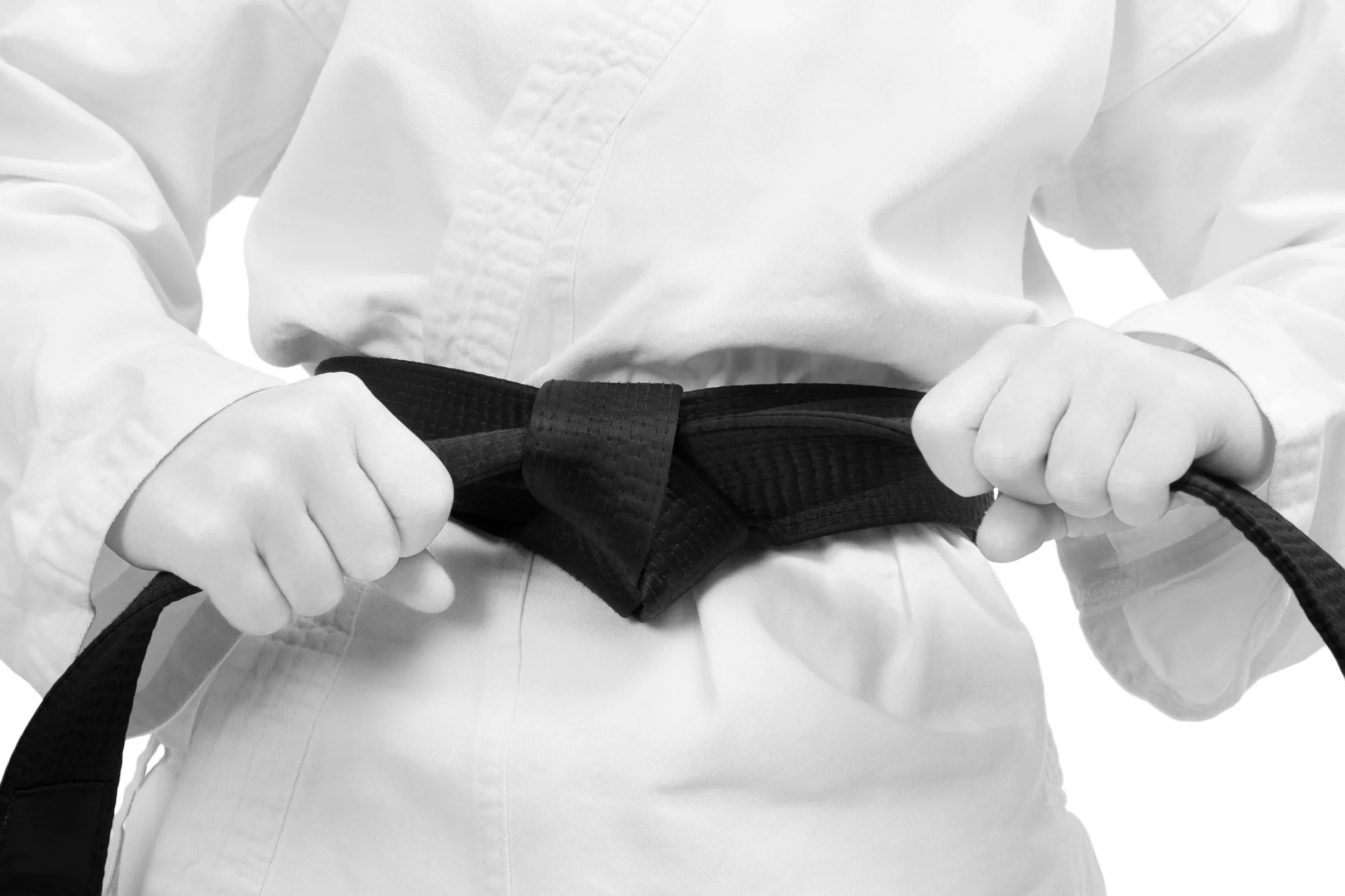 How to tie a karate belt - The traditional &amp; competition way 