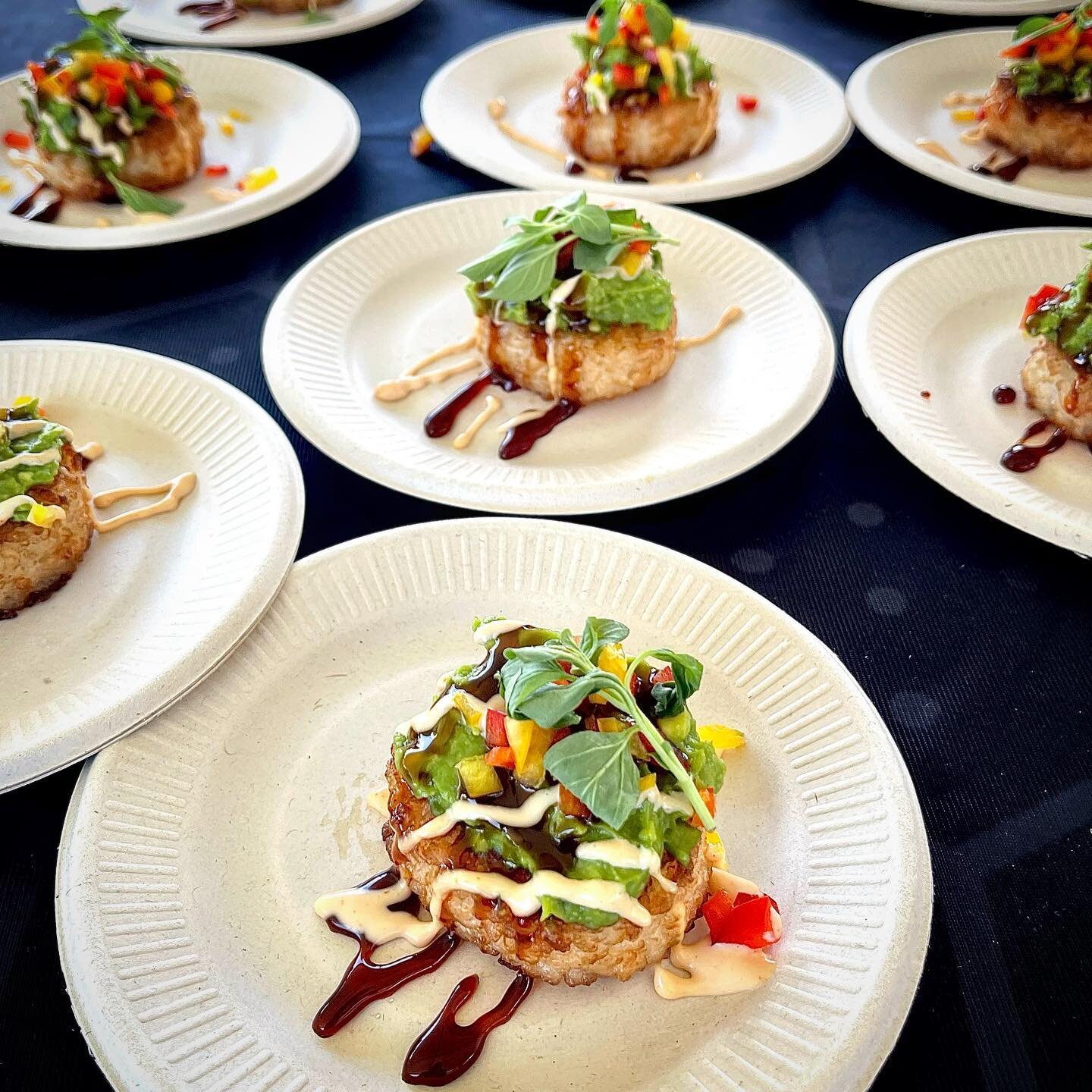 Last Saturday we had the privilege to partake in the @calwinefest 💥 it was a blast! The @ricebrownscrispyrice we featured is easier to make than how it looks 🔥

Micro-greens 
Spicy mayo 
Sweet soy glaze 
Bell peppers 
Avocado
Rice Browns 

You can 