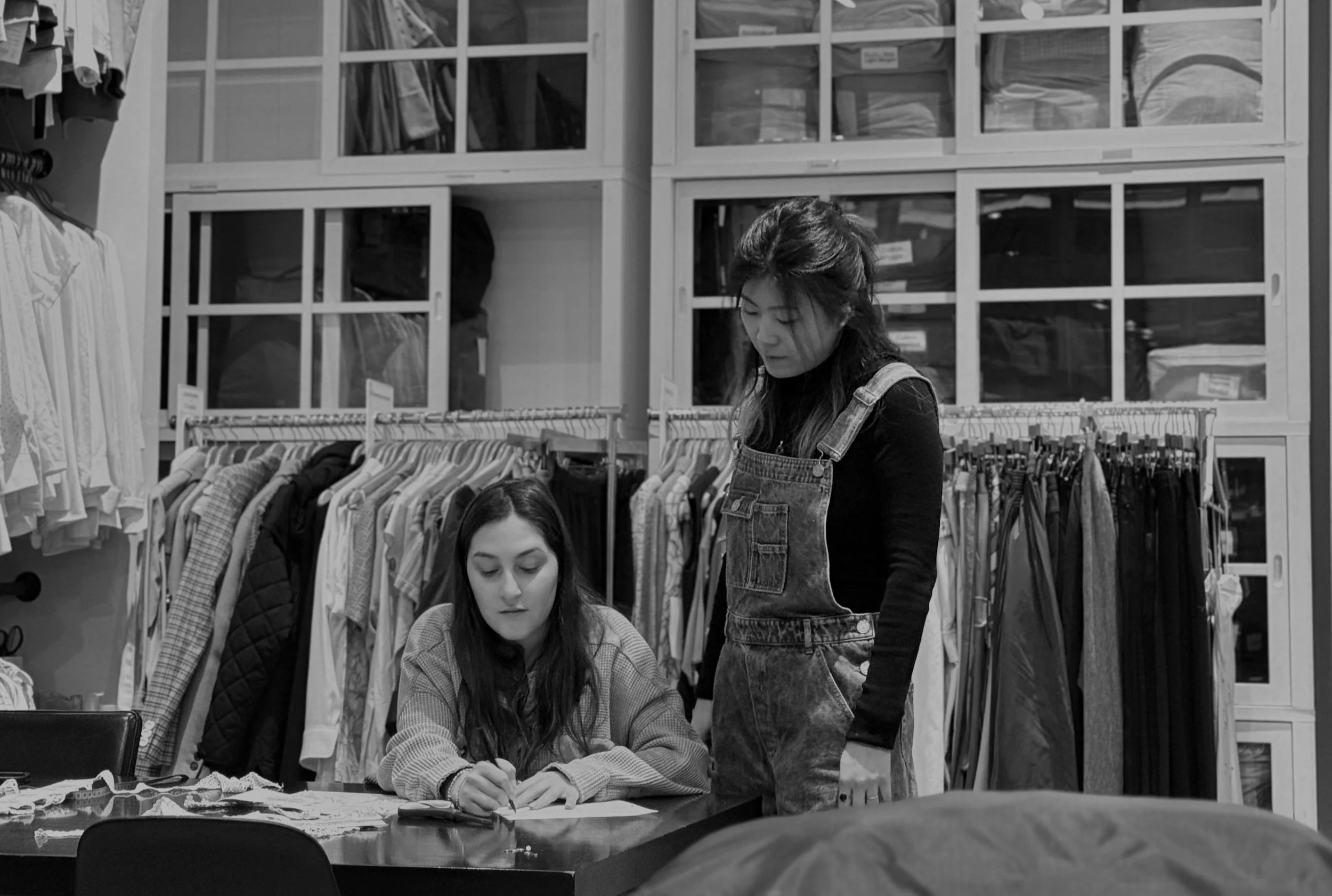 We offer full-service product development with flexible FOB, CMT, or LDP packages.From concept to delivery, we serve global brands across fashion, accessories, and home goods.