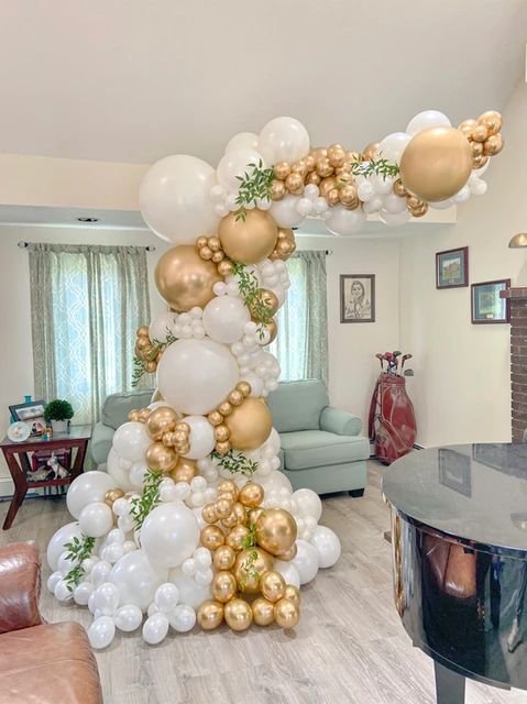 demi balloon arch with gold balloons whlte balloons Demi arch