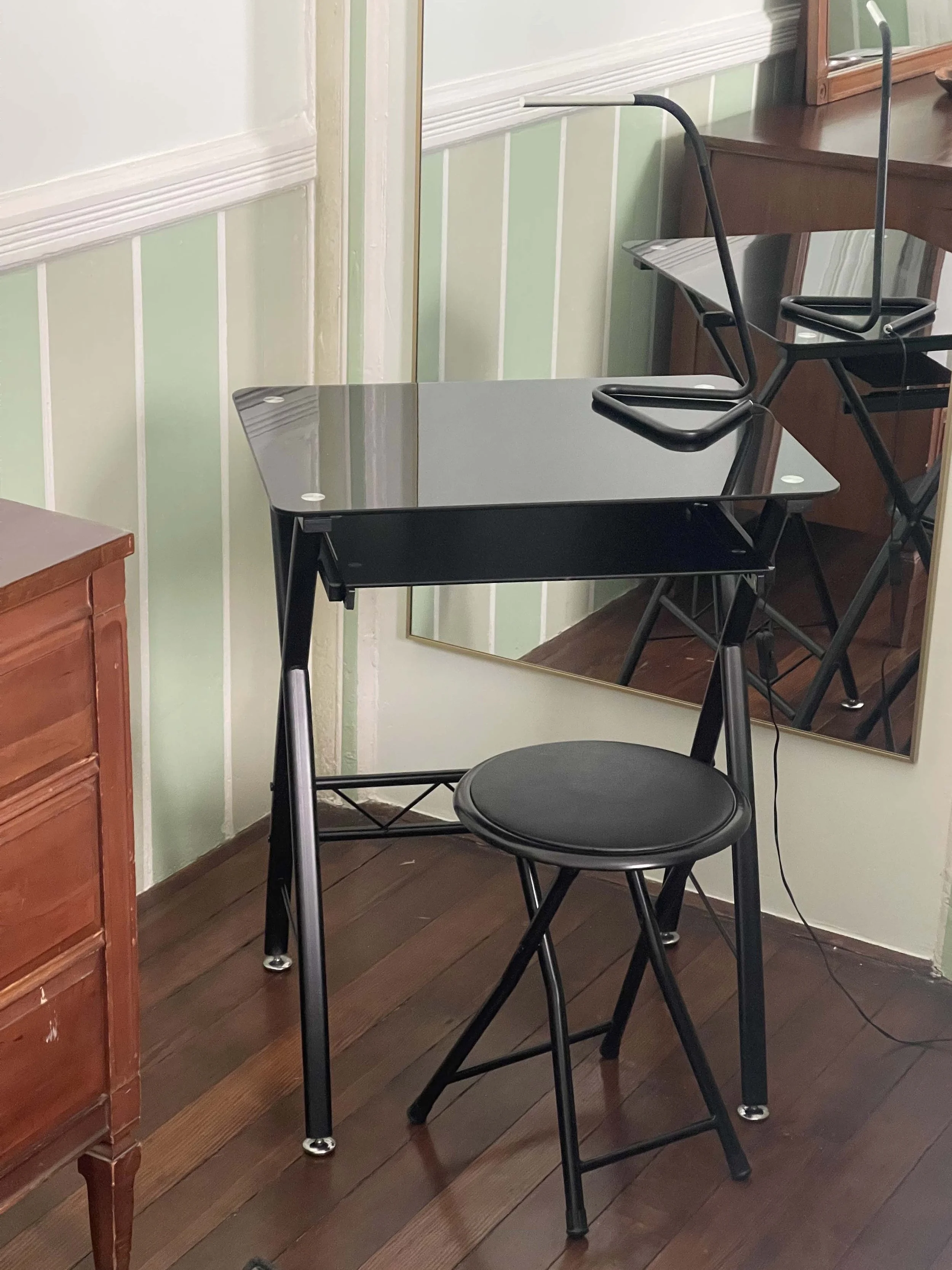 Cali room desk.jpg