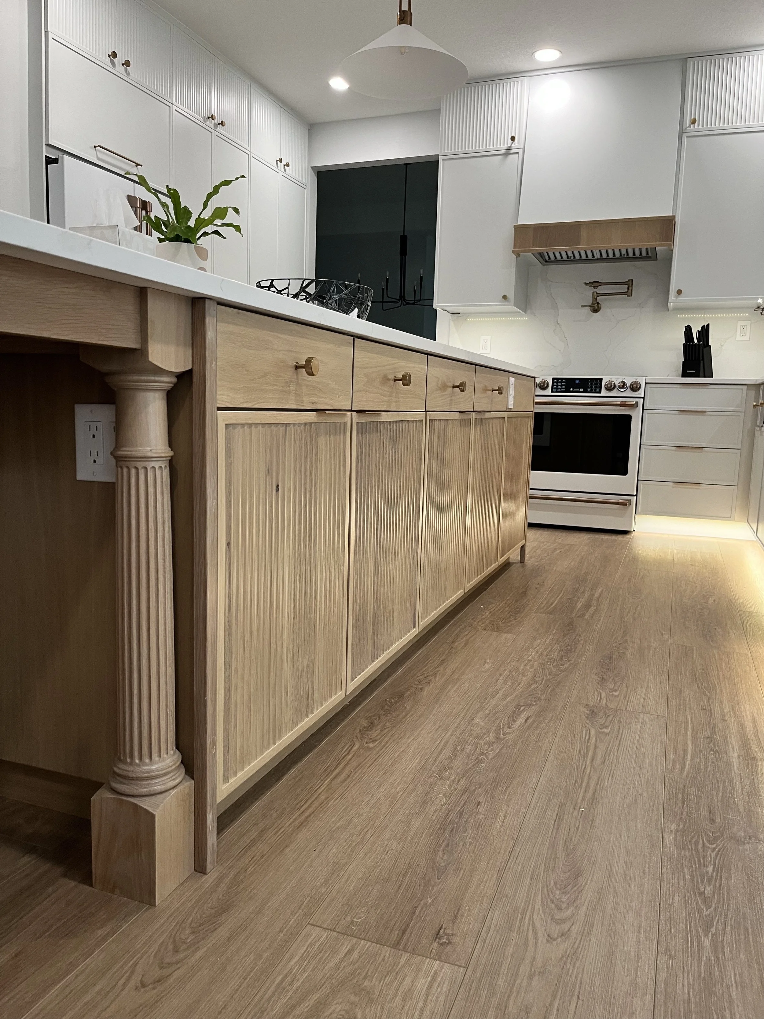 0 Wihte Oak Fluted Kitchen Island.jpg