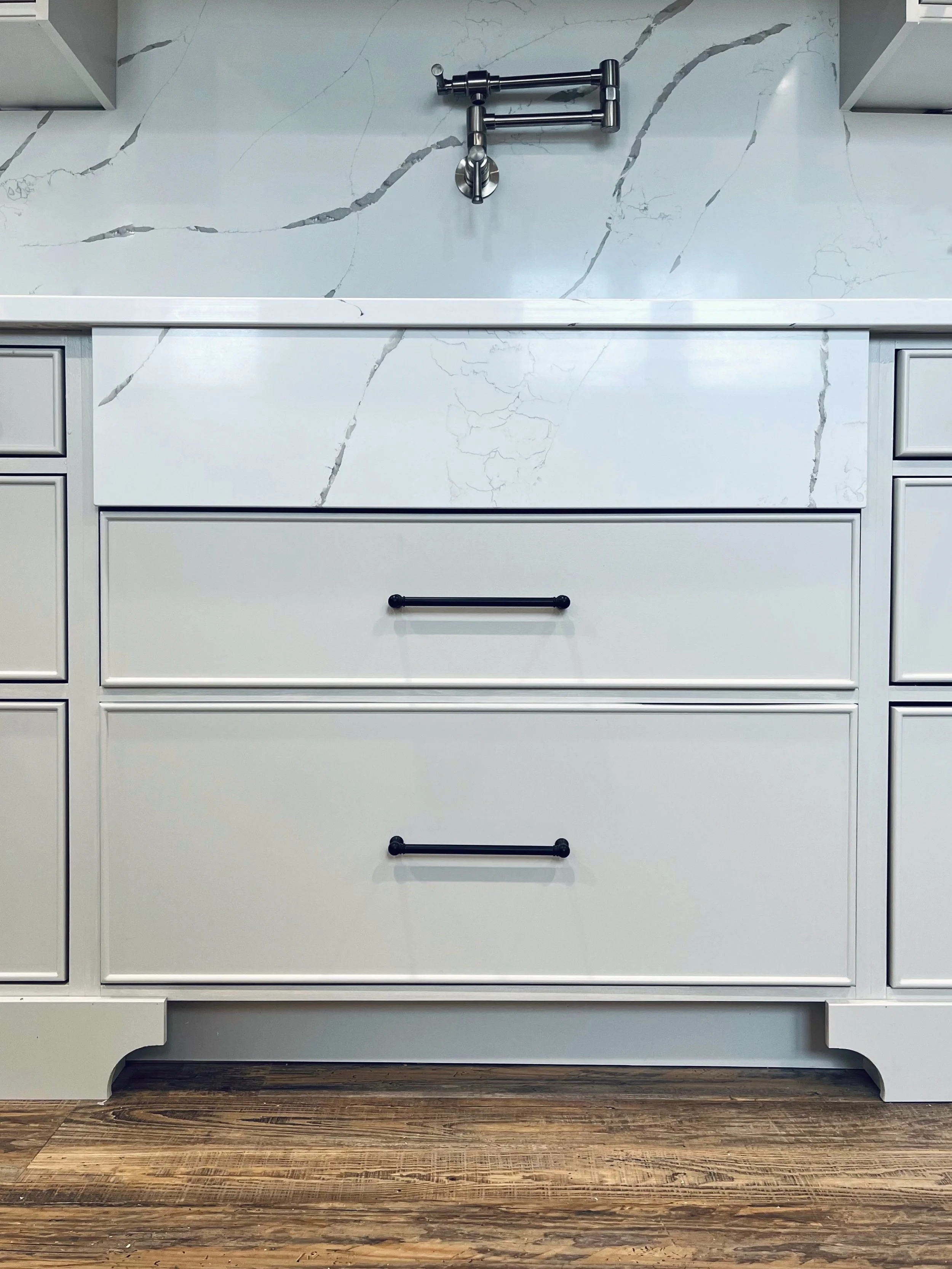 0 Timeless Off-White Kitchen Cabinet with quartz apron.jpg
