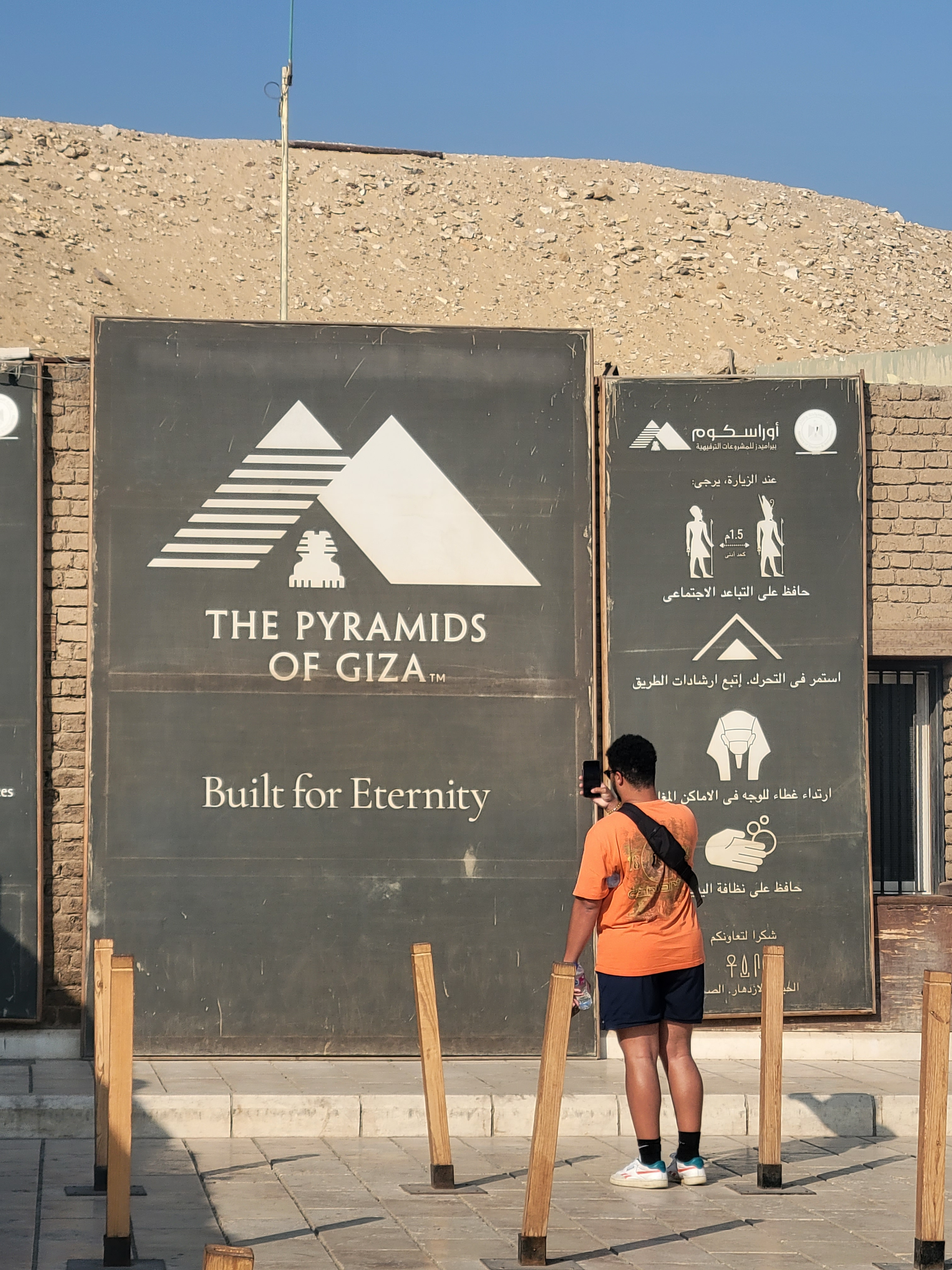 Giza Egypt Pyramids.png