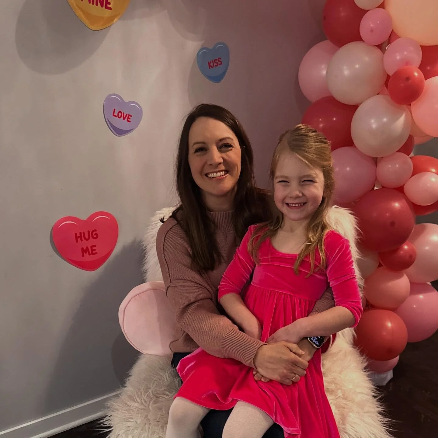 SWEETHEART SNAPSHOTS 💘 We&rsquo;ve turned The Confetti Lounge into a photography studio! 📸 From now through February 11, you can book a 20-minute session to capture cute photos&hellip;perfect for Valentines, Galentines, and families! 💖 Bring your 