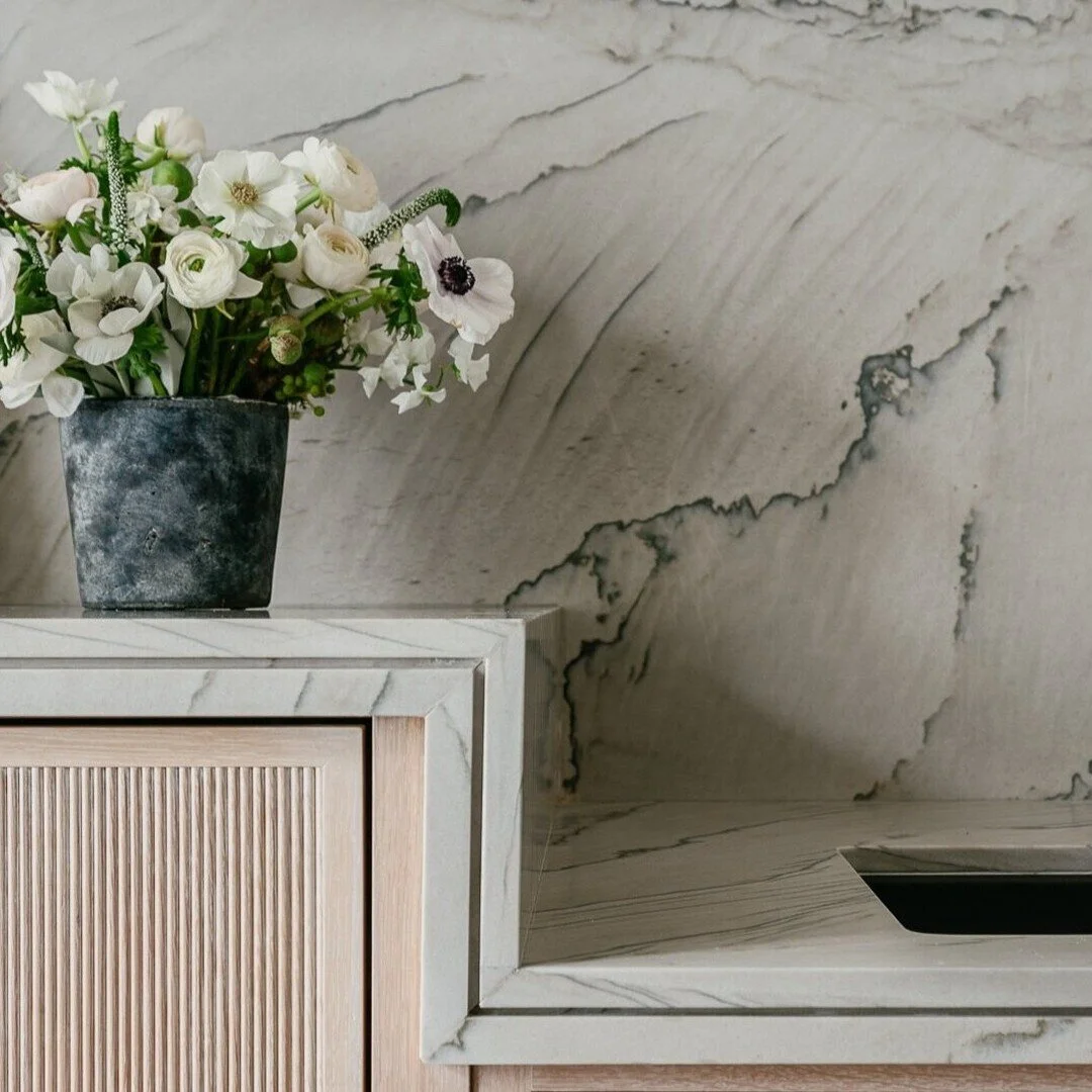 Sometimes you come across a space that stops you in your tracks. This stunning laundry room by @hkbinteriordesign is just one of those spaces! The reeded cabinets, ornate counter edge and stunning backsplash create the perfect blend of stone and wood