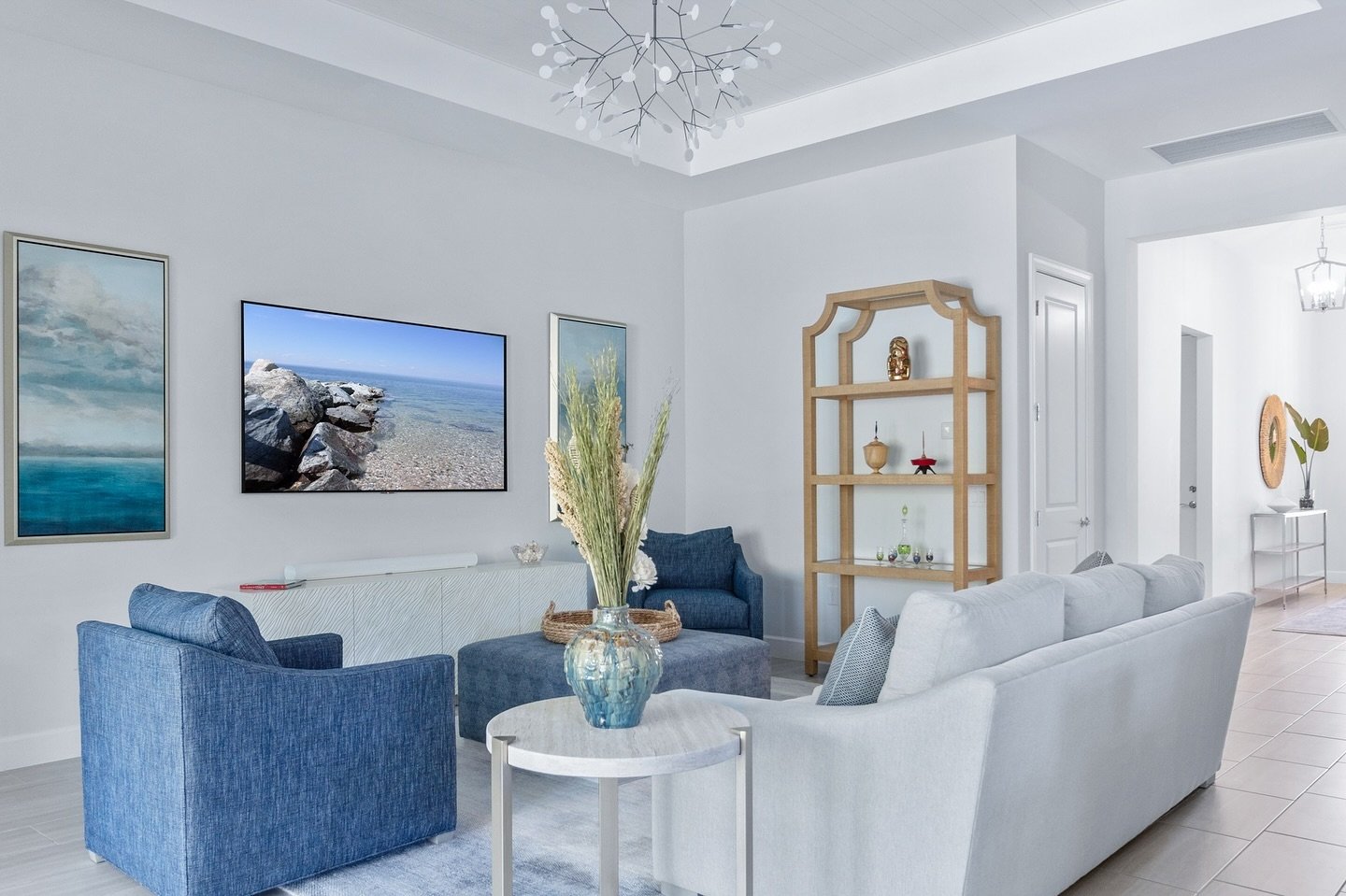 Client Testimonial &ldquo;We so appreciate all of your creative help in making our home exactly what we wanted&ldquo; Thank You!!!💙🌿💙
We transformed this space into a contemporary, coastal, inviting, entertaining living room. Get inspired @sandraa