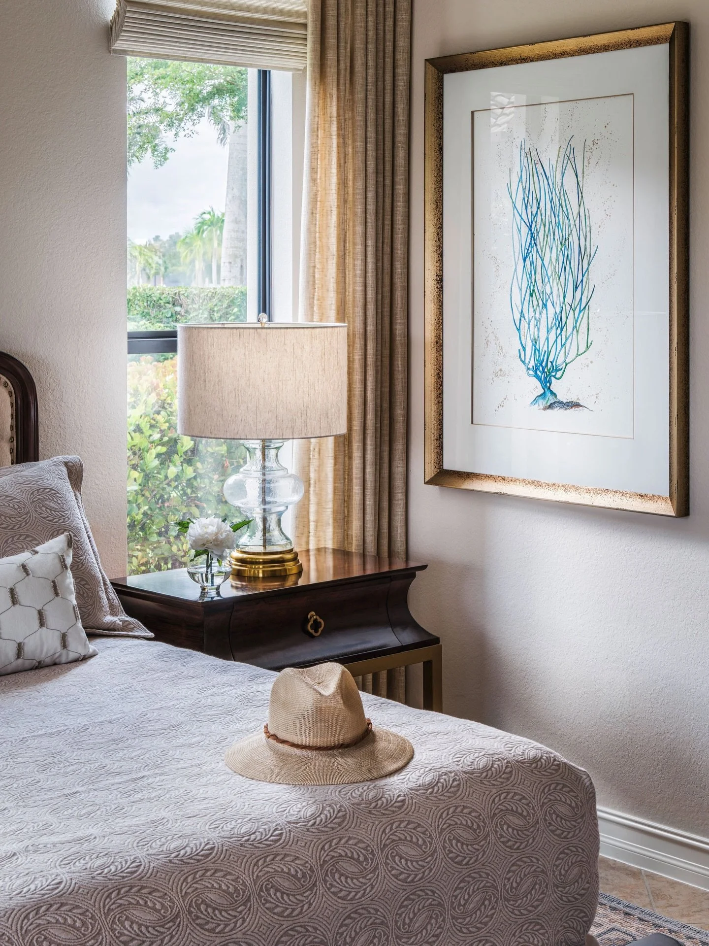 Nature + design = instant calm. 
 @sandraasdourianinteriors 
Photography @tristanheeb 
#DesignWithNature #ModernOrganicHome #InteriorDesignIdeas #HomeVibes 
#naturalaesthetic