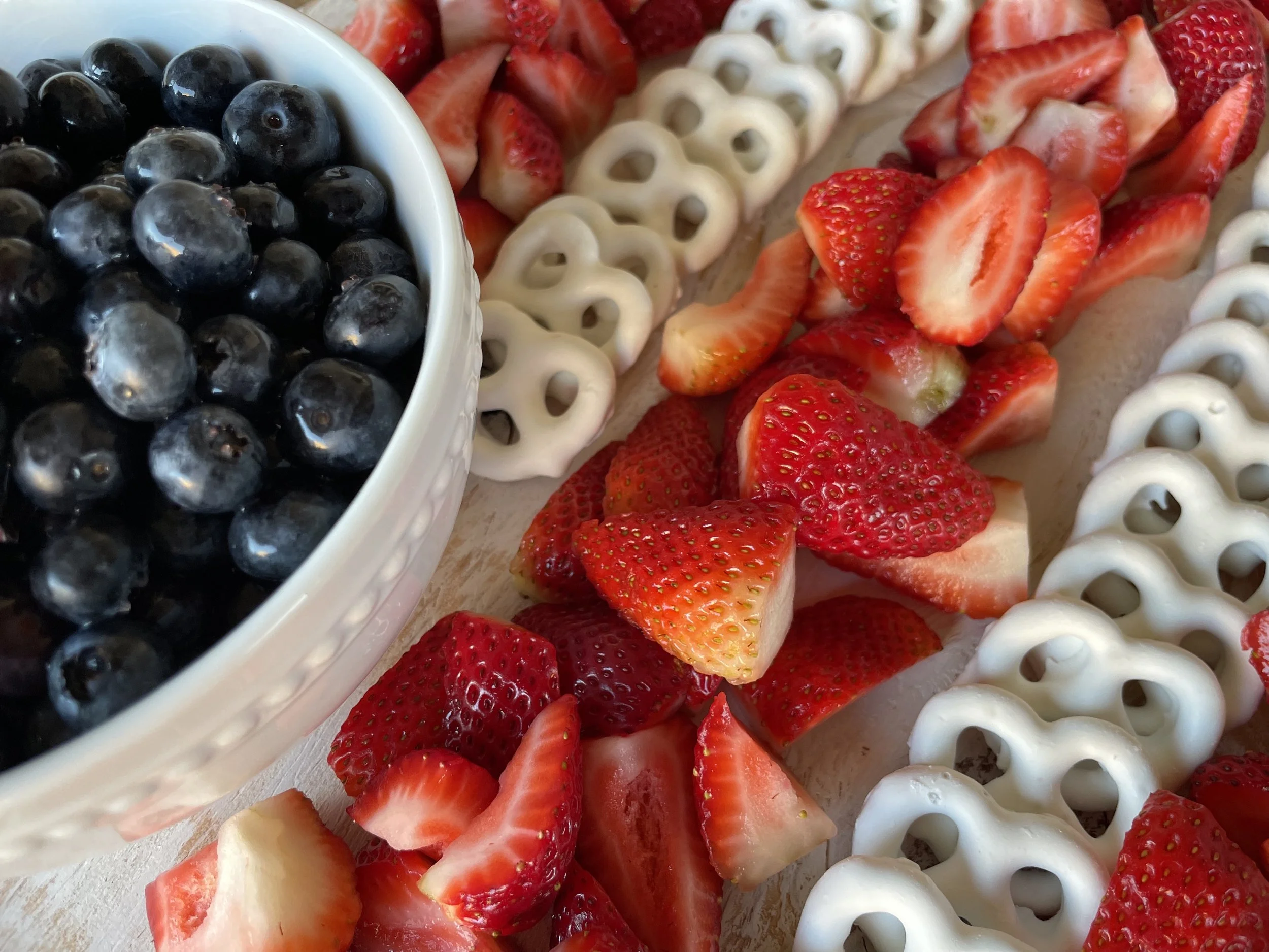 https://images.squarespace-cdn.com/content/v1/614bacb17dacaf366dbd1176/1652233193443-S4ZH4A1R8YND3925RWEF/fruit%2Bflag%2Bclose.jpg