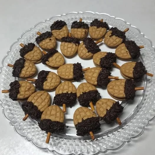 Jan made my Nutter Butter Acorn Cookies!  Aren't they adorable??