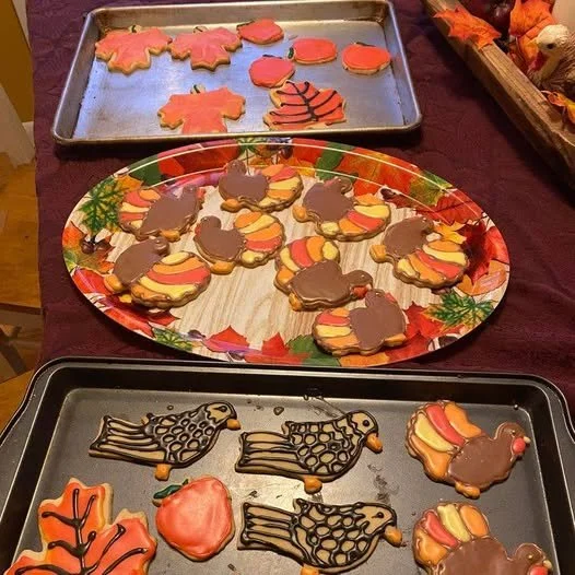 Brenda used my No Chill Sugar Cookie Recipe to make these cute Thanksgiving cookies!  Yummy!!

Happy Thanksgiving Everyone!!