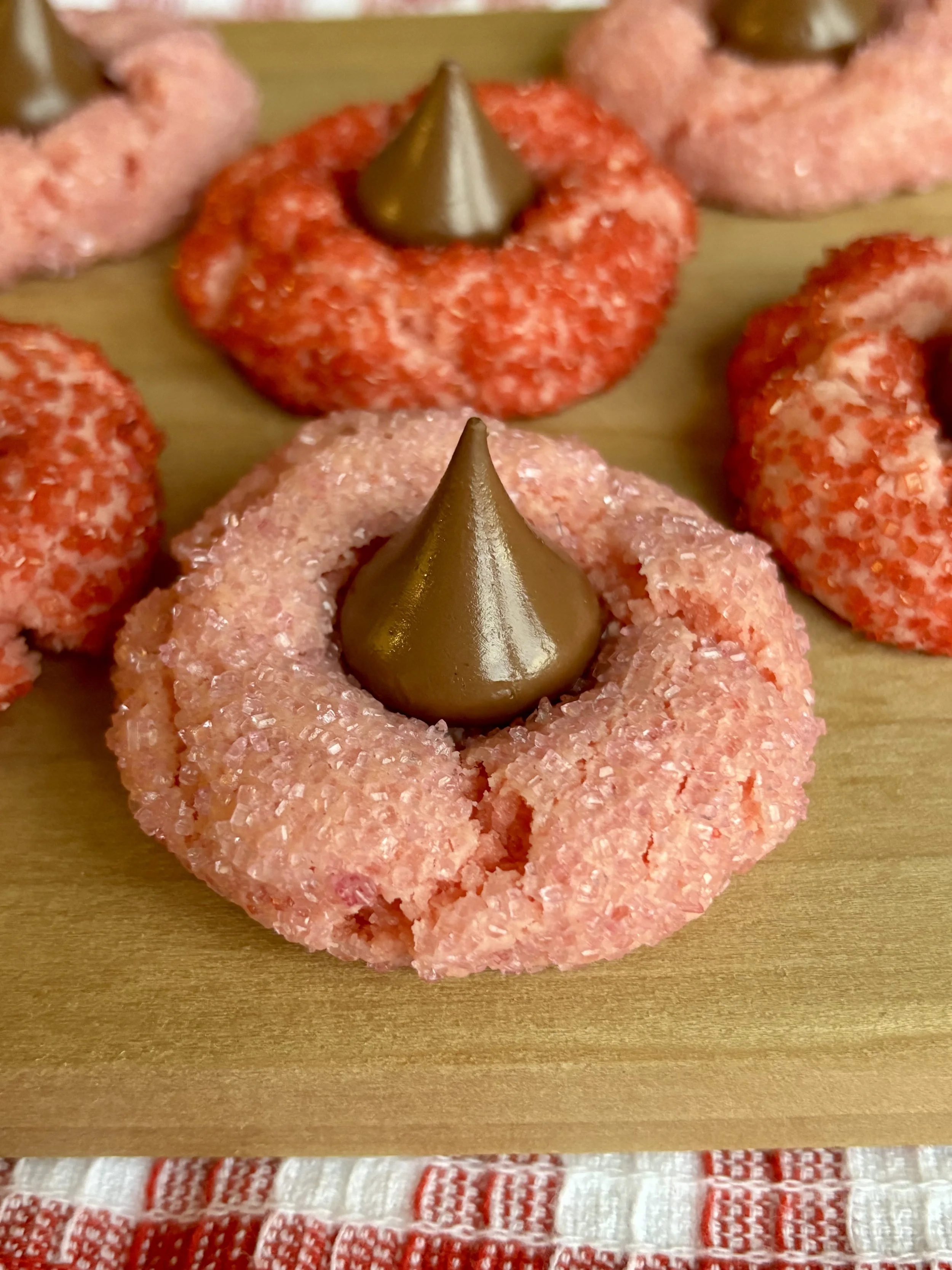 Dolly Parton Strawberry Kiss Cookies