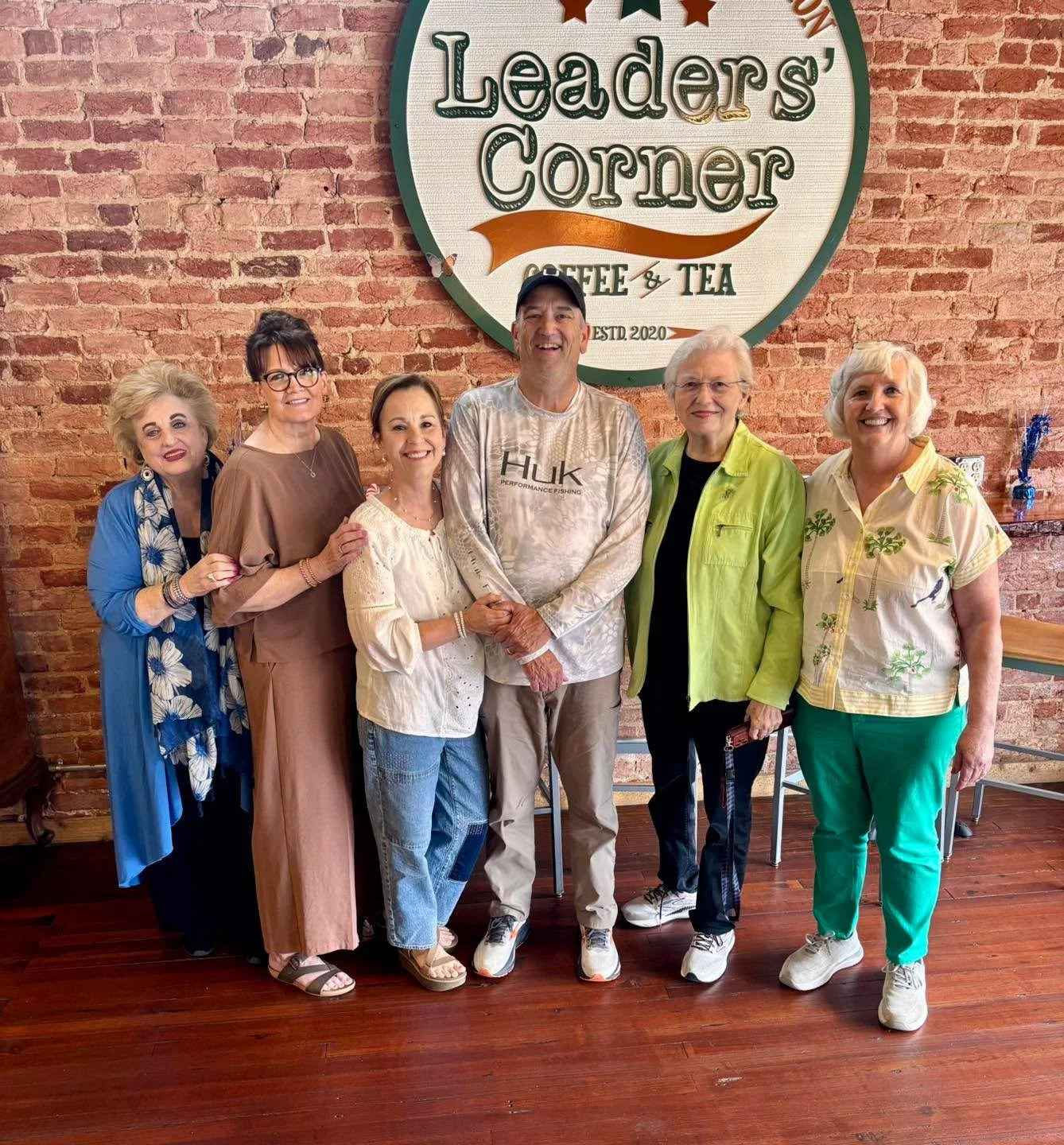 So special when some of your dearest friends and biggest fans come into town&hellip; it truly is the sweetest. 🤍

D and I love these precious women and their husbands so much. We were just newly married and in our 20s when we met, and each one of th