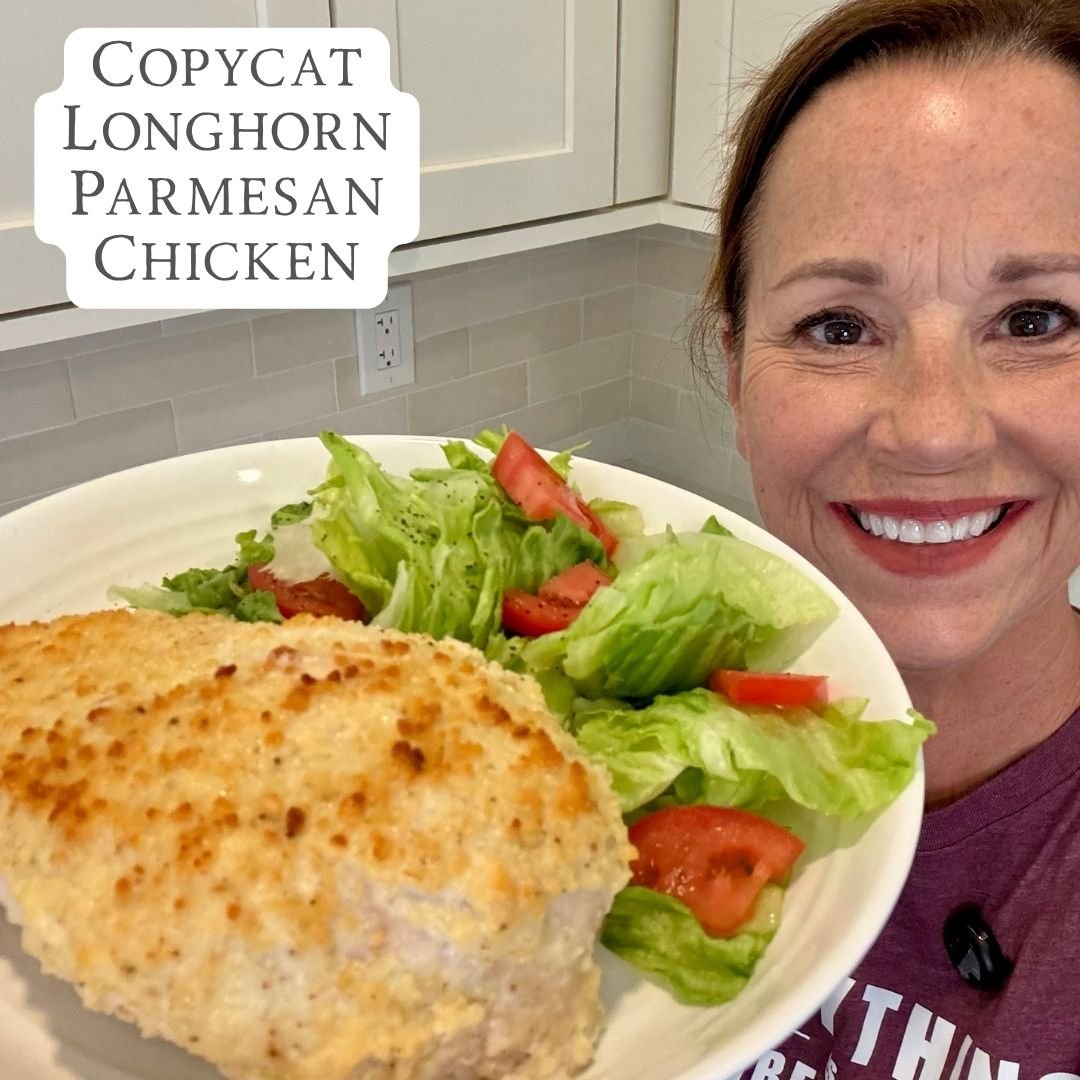 Who's hungry? I can always tell when it's lunch time while I'm looking through recipe photos. I could eat a serving of this Longhorn Parmesan Chicken right now. Comment RECIPE for the written recipe. #missannieshomeandkitchen #parmesanchicken