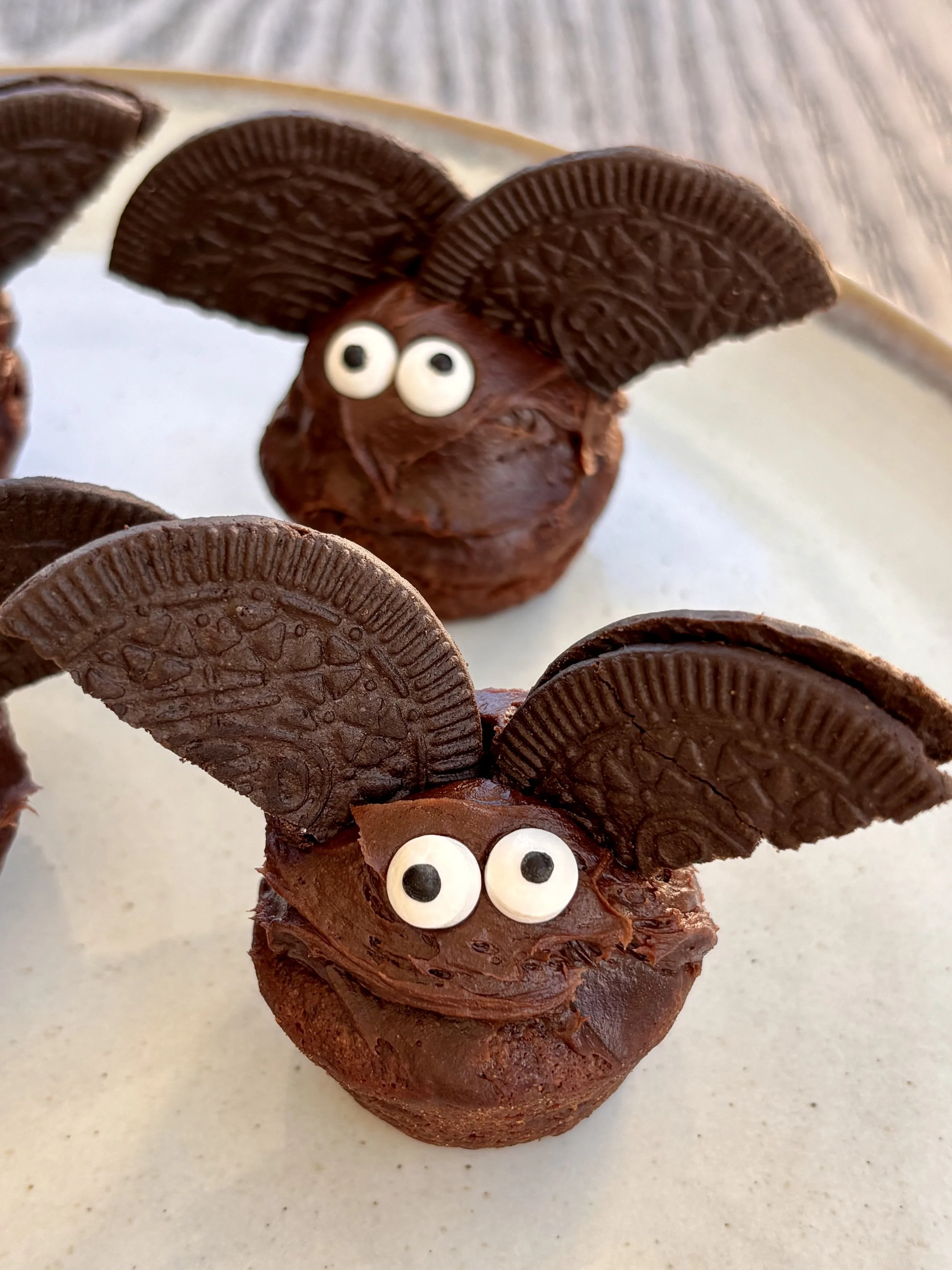 No-Bake Bat Brownie Bites