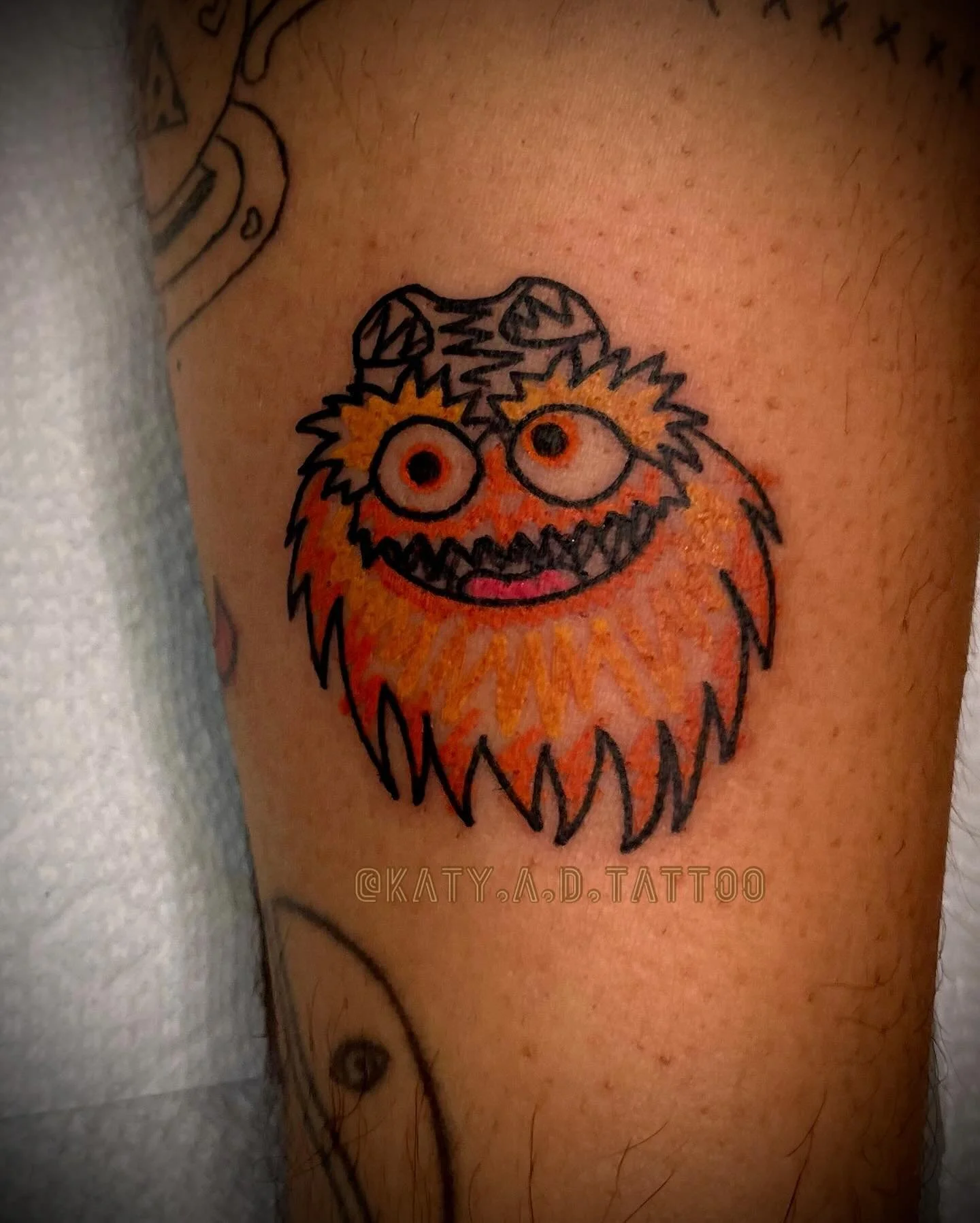 it me - custom gritty doodle 😎🧡🏴🏒 
🗣️ text me 24/7 to chat
(っ◔◡◔)っ &hearts; (𝟐𝟔𝟕)𝟐𝟎𝟔-𝟐𝟒𝟗𝟕 &hearts;
go to ✨𝐨𝐦𝐠𝐢𝐭𝐬𝐤𝐚𝐭𝐲𝐚𝐝.𝐜𝐨𝐦✨ 
to book online 📆 
come visit me at historic @pechinatowntattoo ⛩️🐉❣️
&bull;
&bull;
.

.

stop