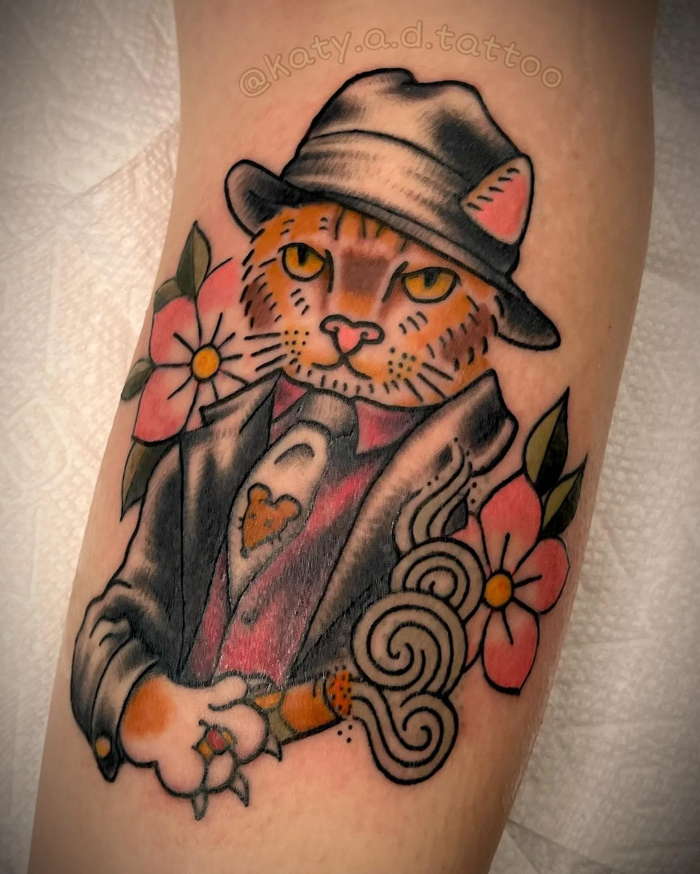Portrait of Archie the Gangster Cat. Lines/Black/most color healed, yellow/pink in the flowers fresh. Meowwr, sheeee. 🤌🤵🎠🎰🥃🪚🏦 

📲 text me 24/7 to chat
&hearts; (𝟐𝟔𝟕)𝟐𝟎𝟔-𝟐𝟒𝟗𝟕 &hearts;
 
get appointments on my website 📆 
✨𝐨𝐦𝐠𝐢𝐭?