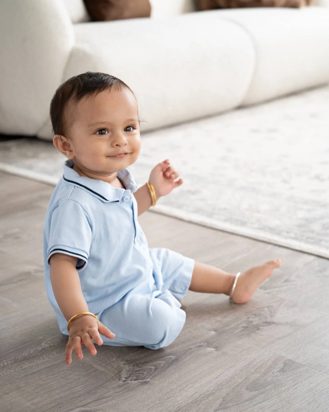 One whole year &hearts;️ 

This little one was an absolute delight during our session @the_co_station. Four generations of family gathered to celebrate their littlest one turning one, and we spent an hour simply soaking it all in.

No big production.