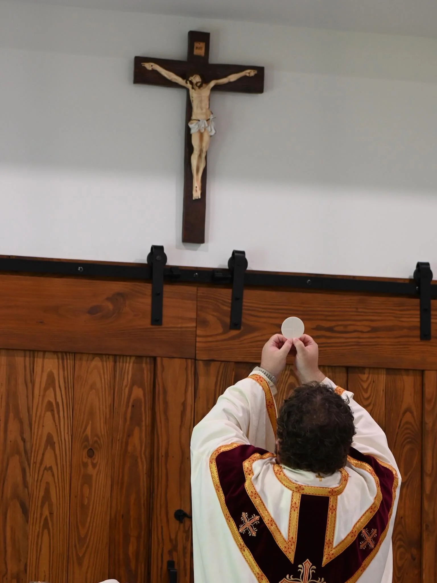 Corpus Christi. ✨

Today we celebrate the greatest gift ever given: Jesus Christ truly present in the Eucharist.

The same Lord who walked the roads of Galilee walks with us still. The same Lord who broke bread with His disciples feeds us with His ve
