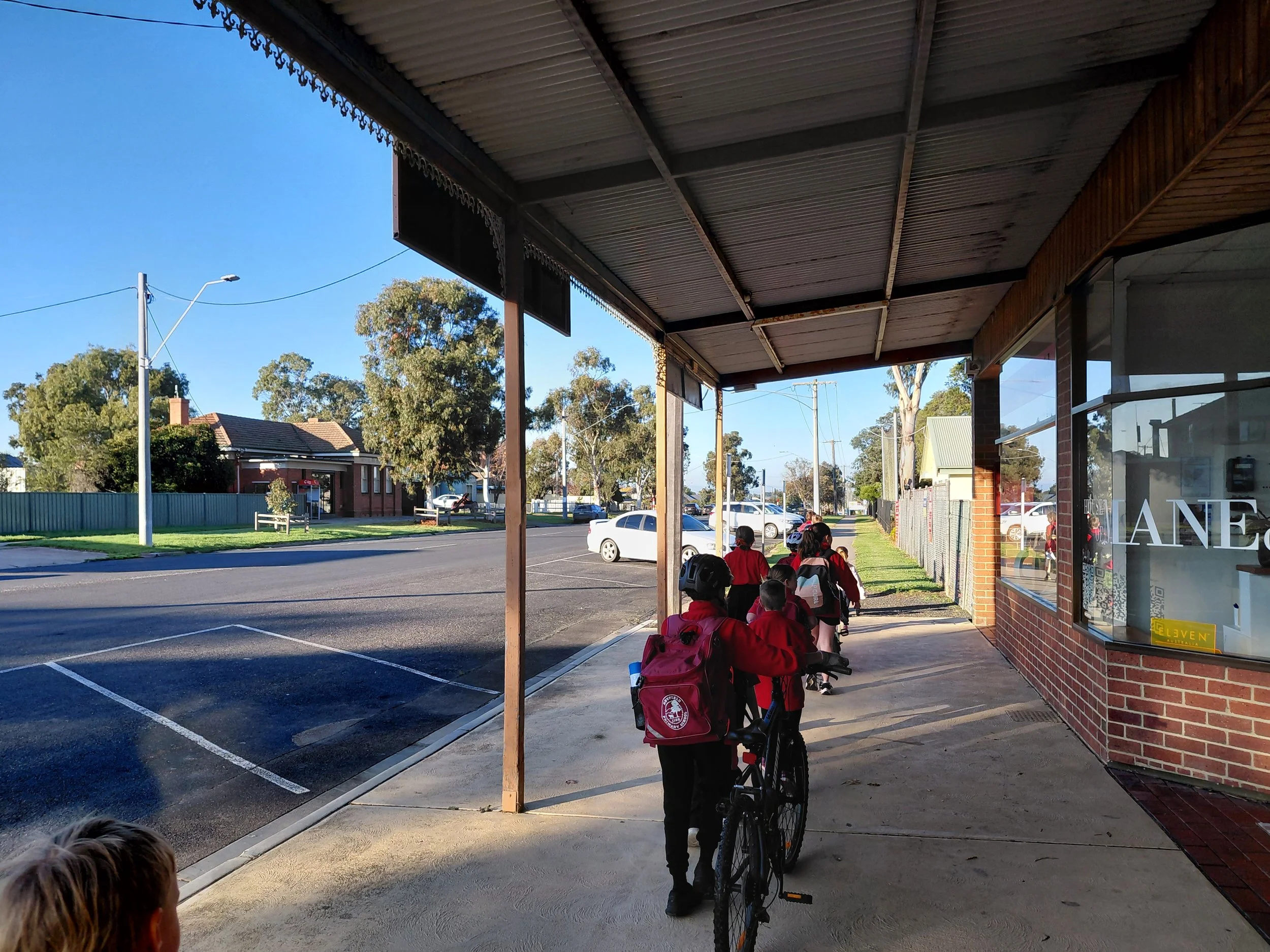 Walk_school_Day04.jpg