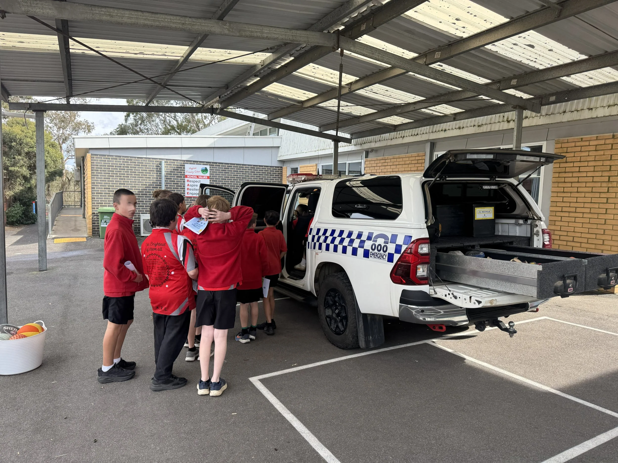 Police_incursion03.jpg
