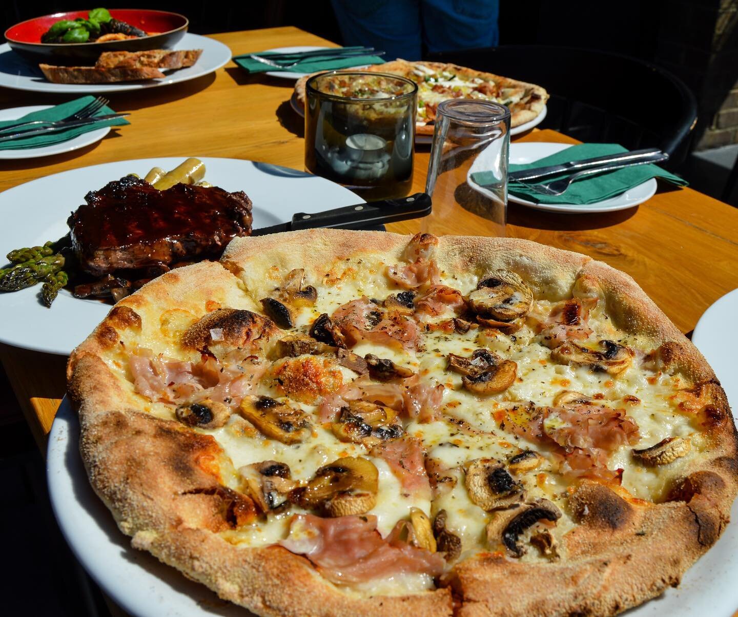 Today&rsquo;s favourite : Pizza bianche, prosciutto e funghi ❤️