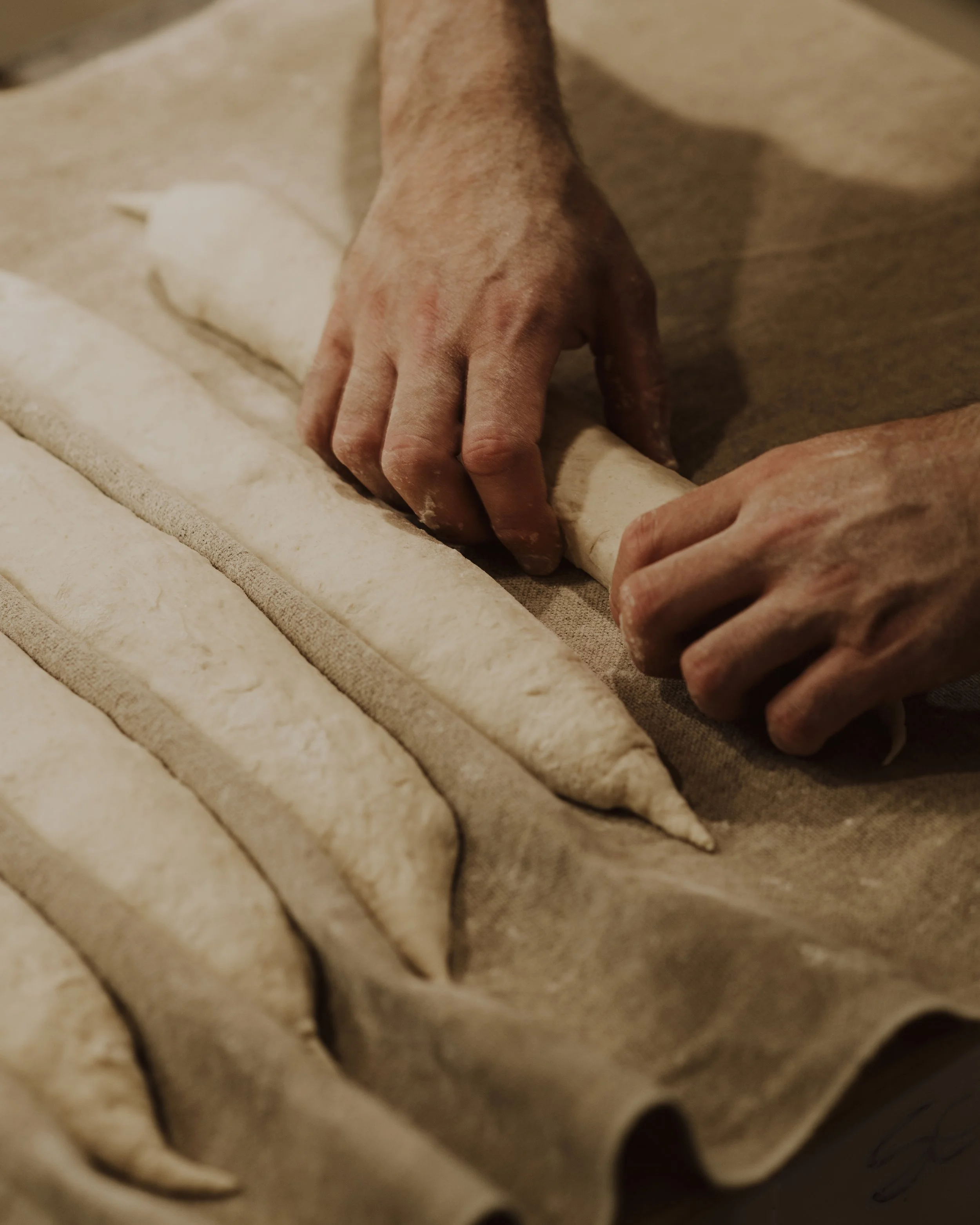 Un manifesto urbano che profuma di pane firmato Keit.