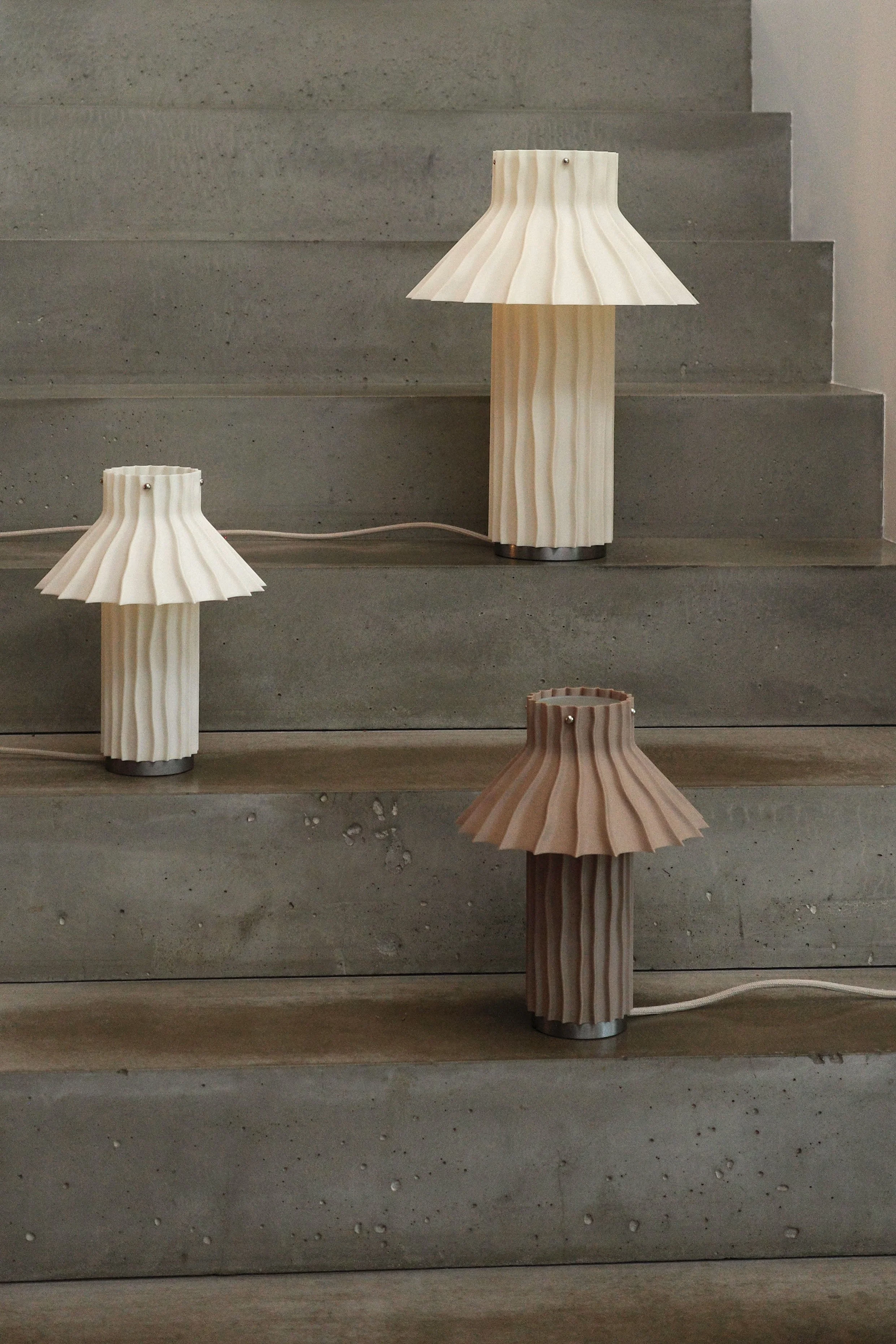 Hyfer Objects eleva gli scarti a minimalismo scultoreo.