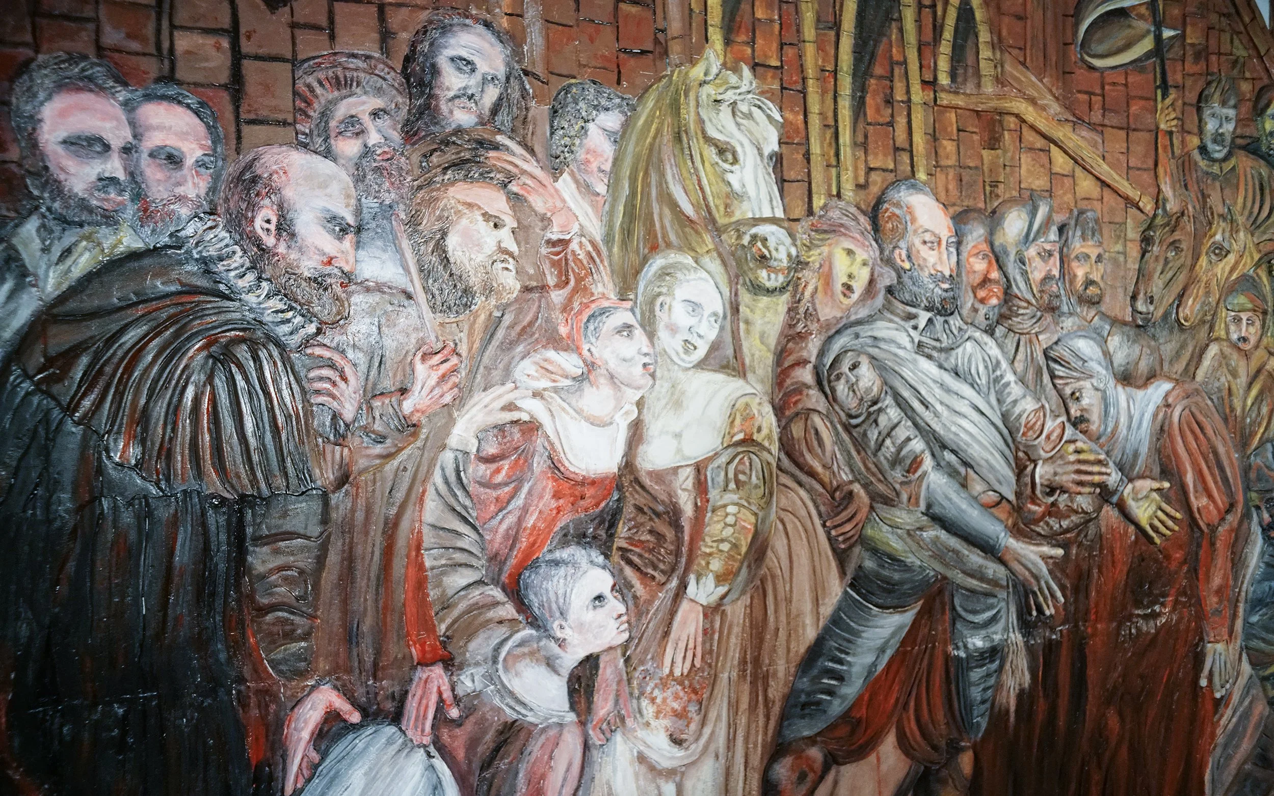 Une fresque représentant une scène historique ou religieuse avec plusieurs personnages, certains avec des vêtements médiévaux, dont une femme en bras de chemise et un jeune garçon, dans un décor de murs en briques.