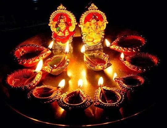 🪔 Wishing light, love and renewal to all celebrating Deepavali. 🪔

As a Sri Lankan doula based in London, I wanted to take a moment to honour this special festival and those marking it both here in the UK and back home in Sri Lanka.

Deepavali (or 