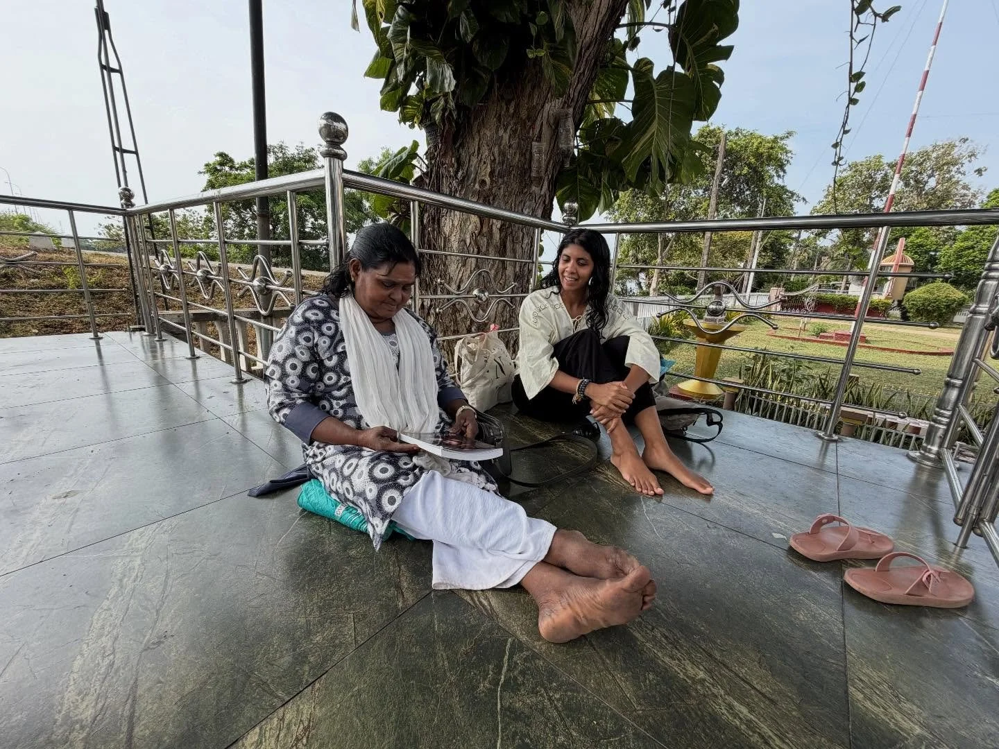 I've spent past few weeks in Sri Lanka with traditional midwives in the North and East of the island. The knowledge they've blessed me with has validated many universal truths about birth whilst also challenging me to expand the way I think, feel and