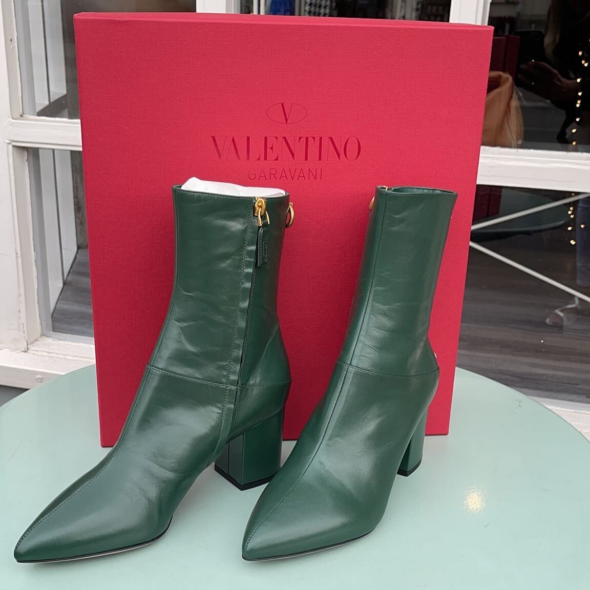 @maisonvalentino green leather boots 😍 Size 39 and only &pound;299. Like what you see follow link to our online store? Want to try them on? We love visitors! Visit is in store 😘