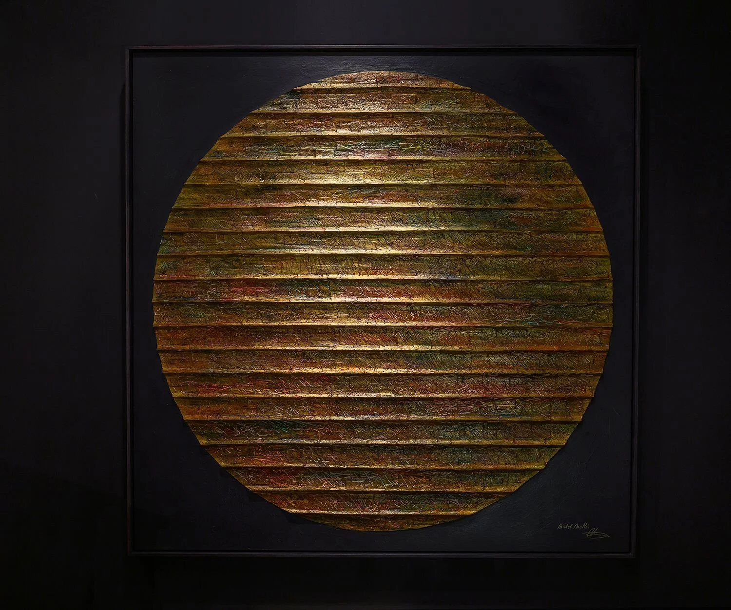 Golden horizontal relief circle on a black ground, handmade artwork by Michel Mullèr