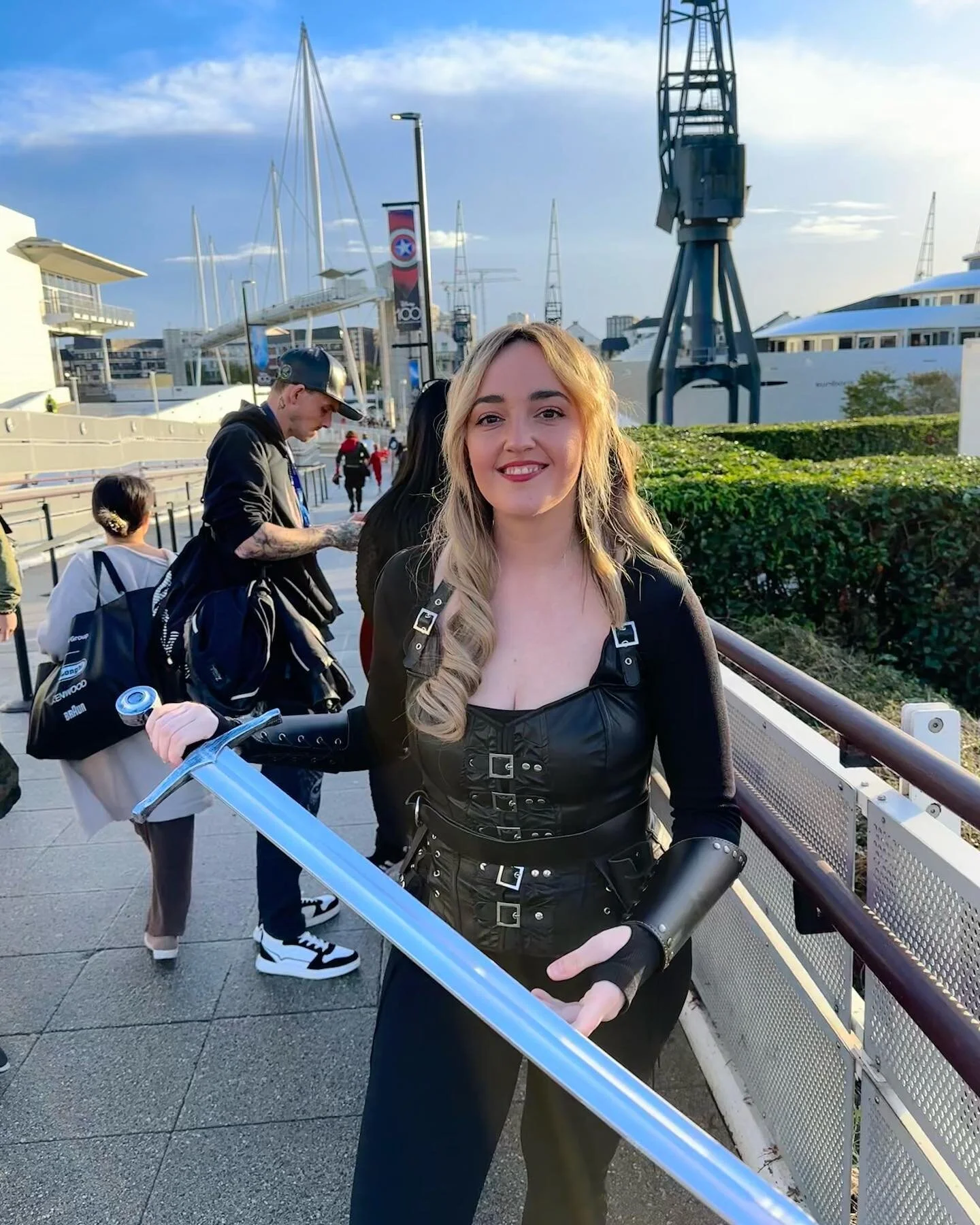 Happy Halloween my spooky friends 👻 nothing like Comic-Con to kick it all off✌🏻

#comiccon #comicconlondon #cosplay #cosplaygirl #cosplaying #costume #halloween #halloweencostume #cosplayfun #bookcosplay #fantasybooks #fantasycosplay #fantasycostum