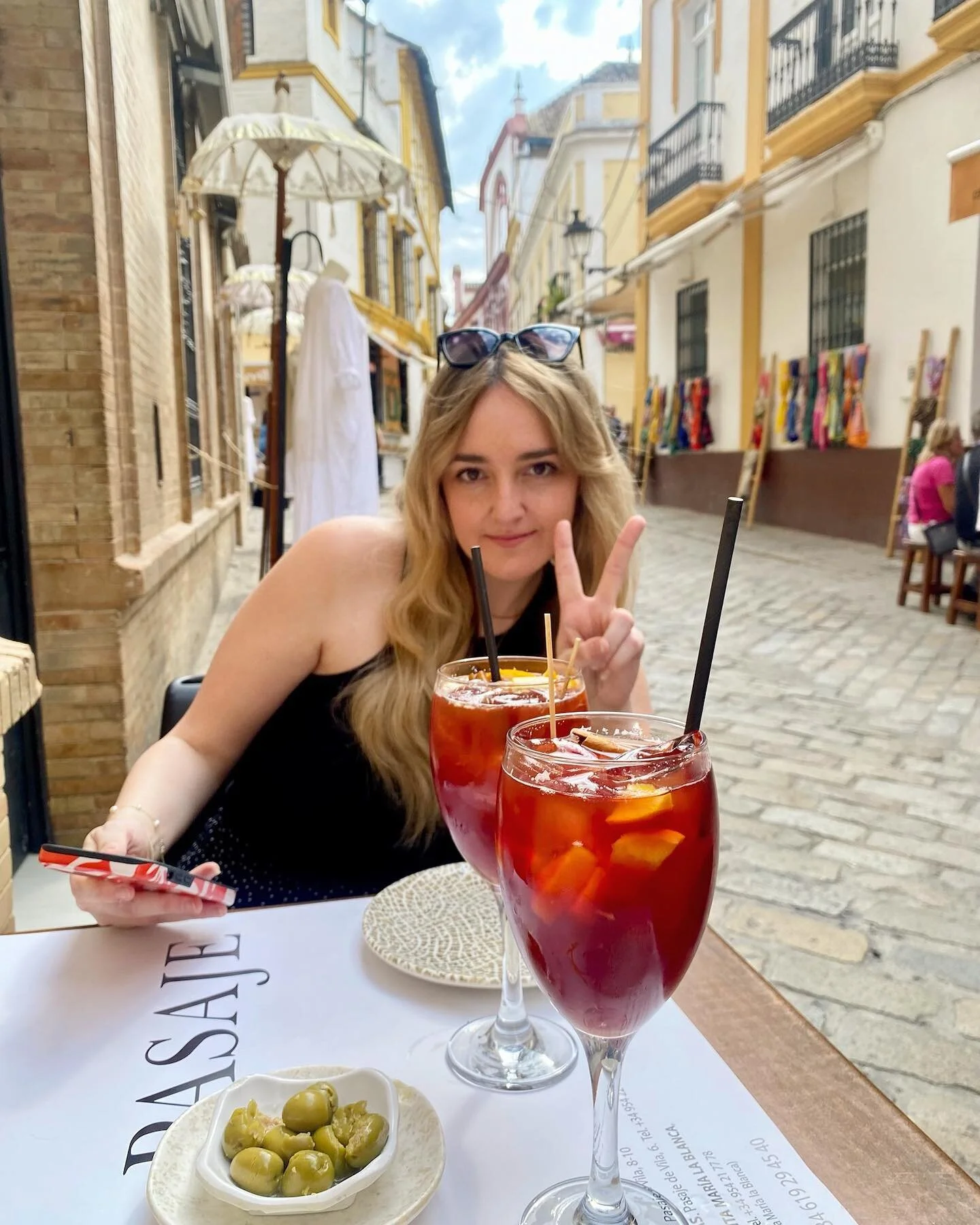 I can&hellip; and will forever&hellip; only take silly pictures on vacation✌🏻

&bull; #traveling #sillyselfie #donttakelifetooseriously #funvacation #friendshipgoals #holiday #holidayfun
#holidayvibes #vacation #sevilla #seville
#sangria #sangr&iacu