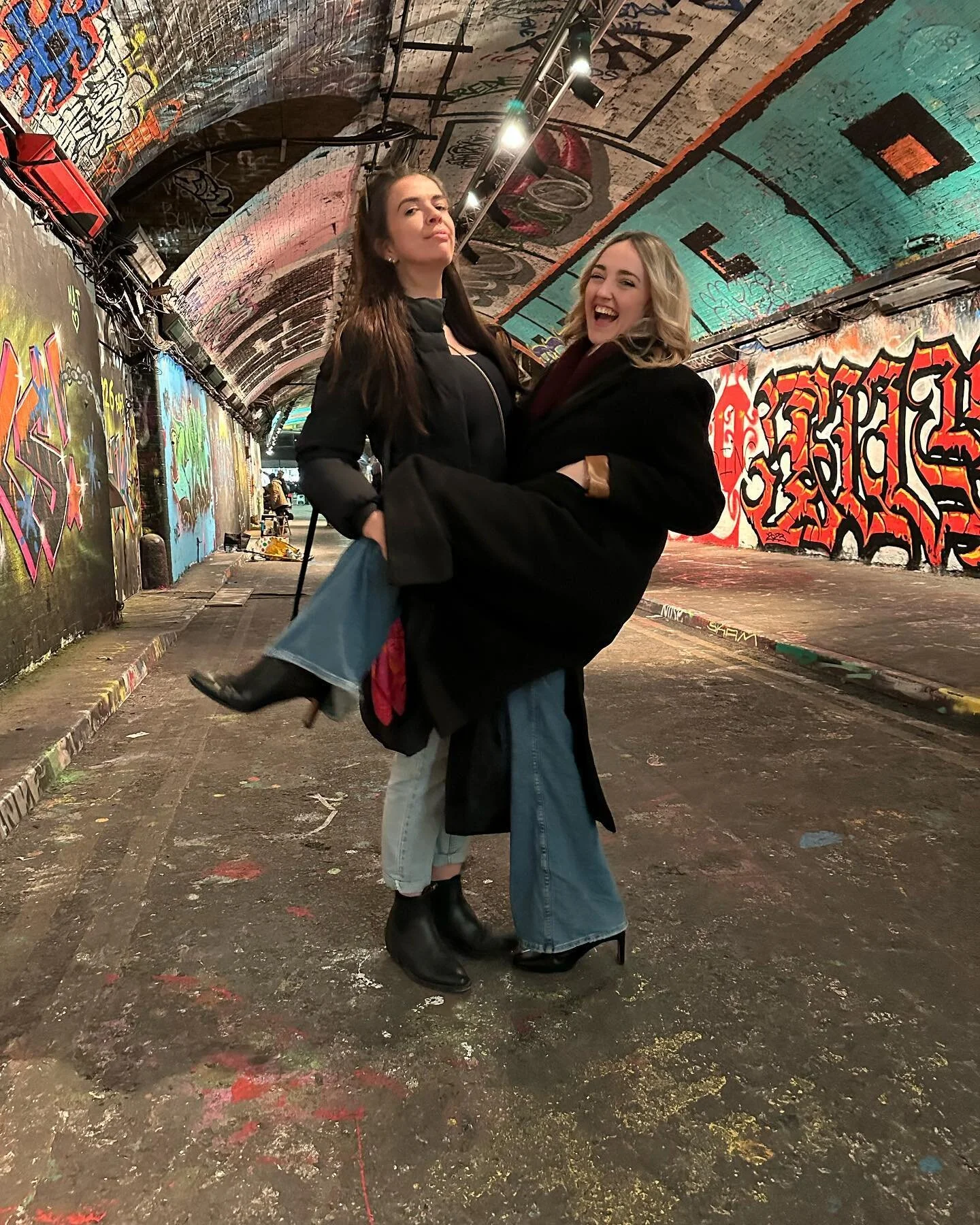 Modern art 🎨
#londonlife #londonlifestyle #graffitiart #graffititunnel #friendshipgoals #instamood #londongraffiti