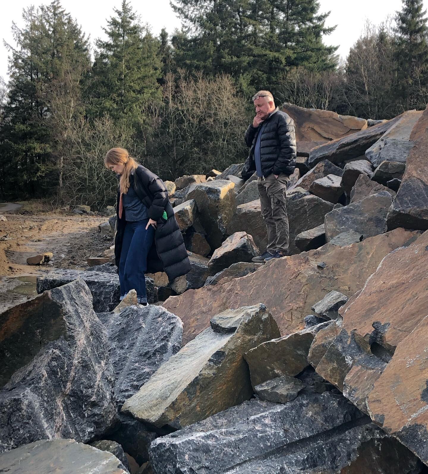 Today we went on a trip to the Paradis Bakkernes quarry on Bornholm with Flemming, FBN Stenhuggeri. We were looking for the right stone for a small fountain that we are making for a winter garden at a nursing home in &Ouml;rebro.
On the sunshine isla