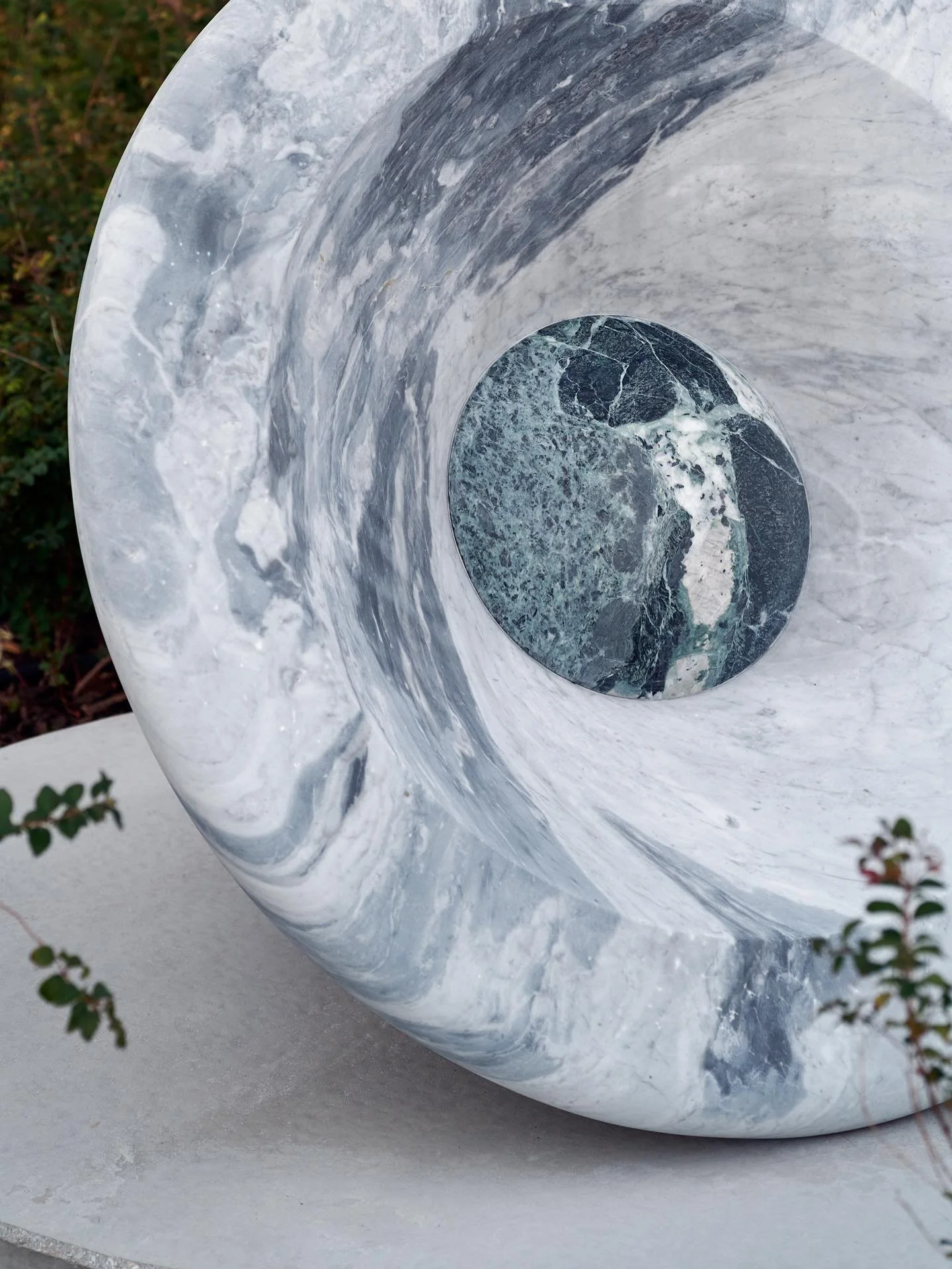 Ekot - the third sculpture in the series Tidens Toner in its finished surroundings at the Radiomasten bus depot, for new electric buses in Gothenburg.

Thank you photographer: Bert Leandersson for the fine pictures. 

#publicart @lenaignestam @carina