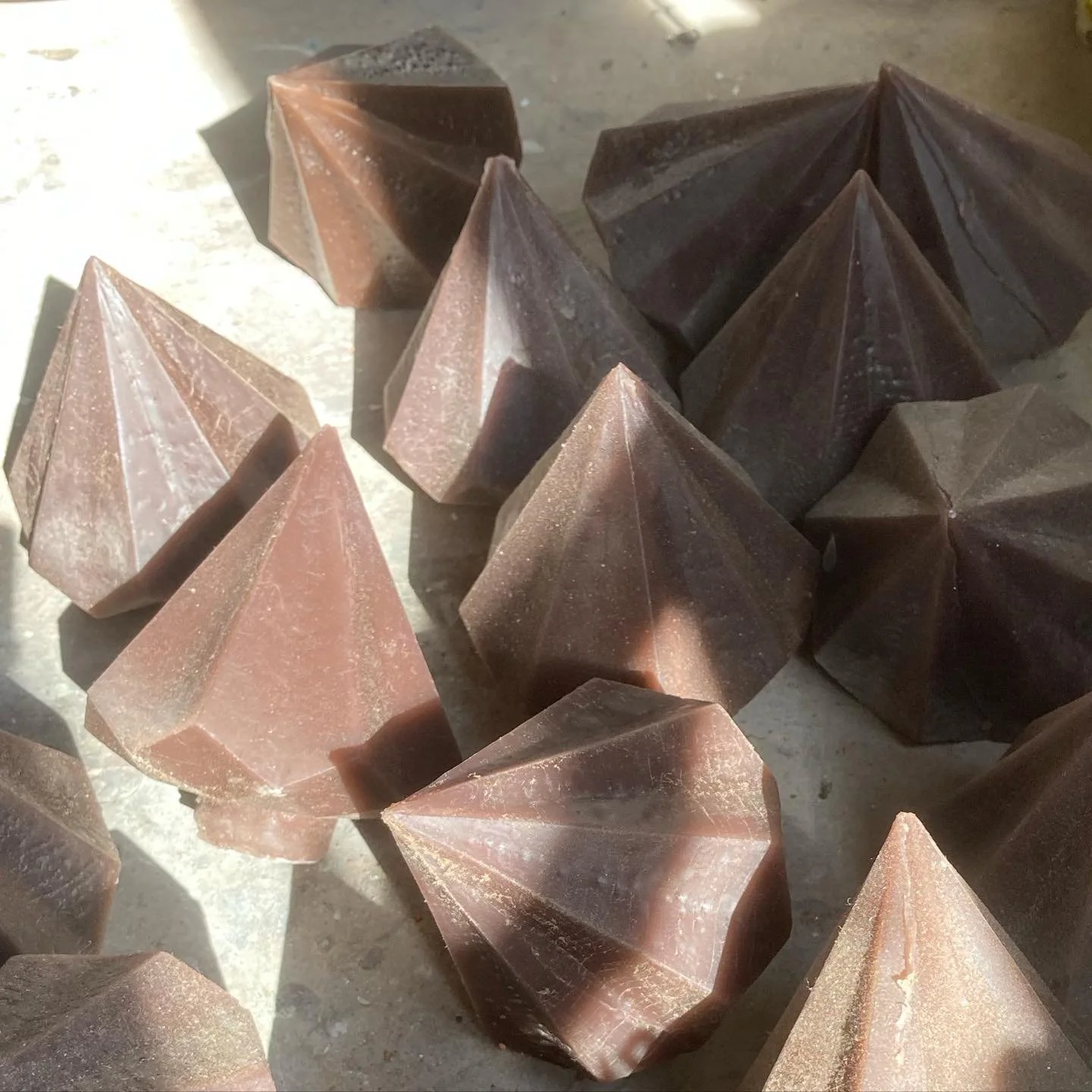 Jewels in wax, on their way to the mold and soon made in bronze. 
Svedala&rsquo;s culture and leisure prize, will again be awarded on June 6, 2026 by Svedala municipality. And will continue to be our mini bronze juvels inspired by The Jewel in Bara, 