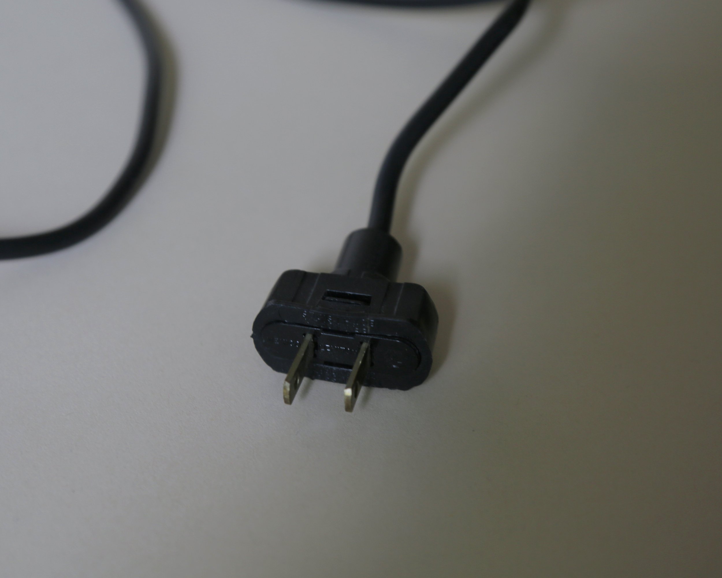 Ilum Lamp Plug.jpg
