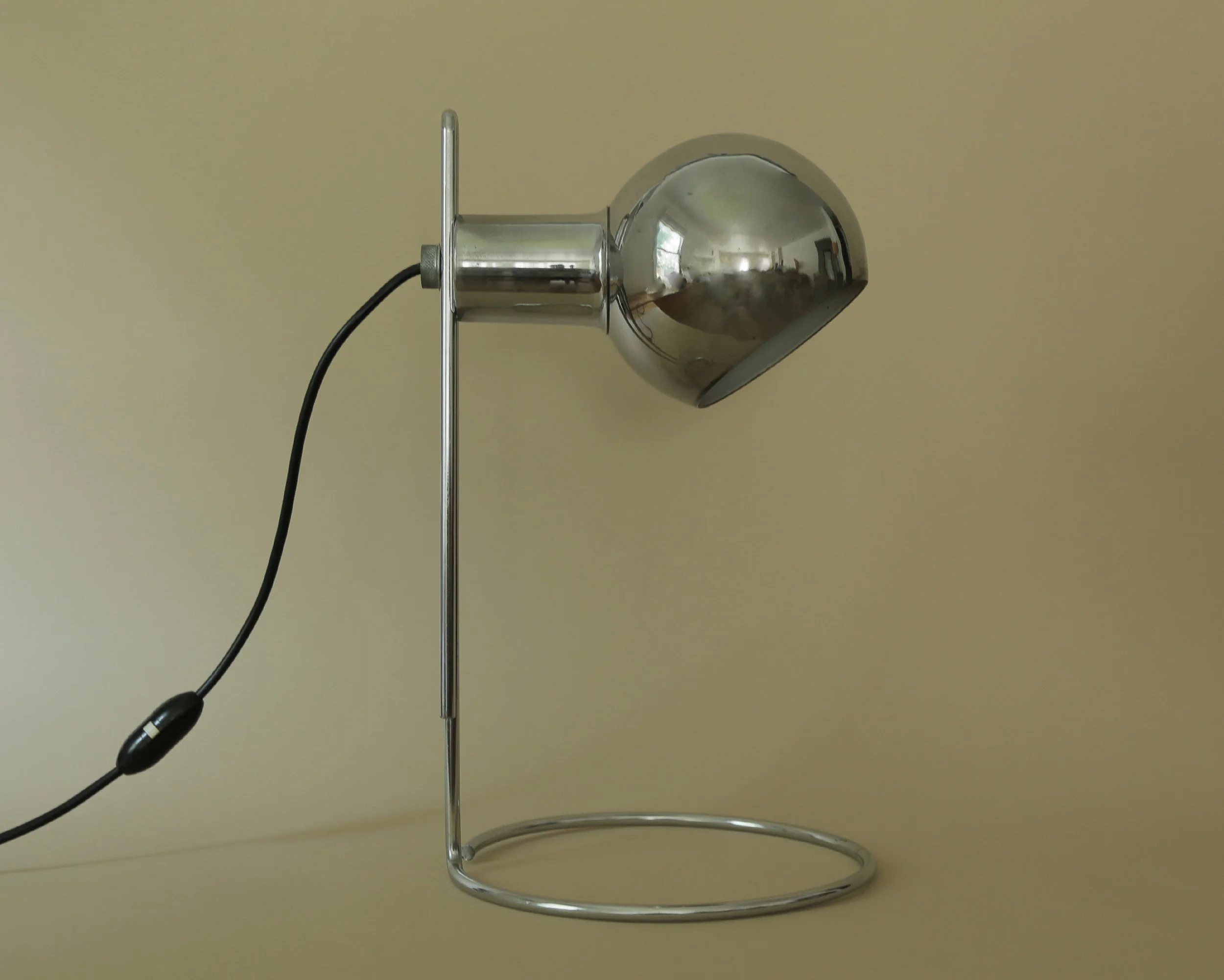Ilum Table Lamp Side Off.jpg