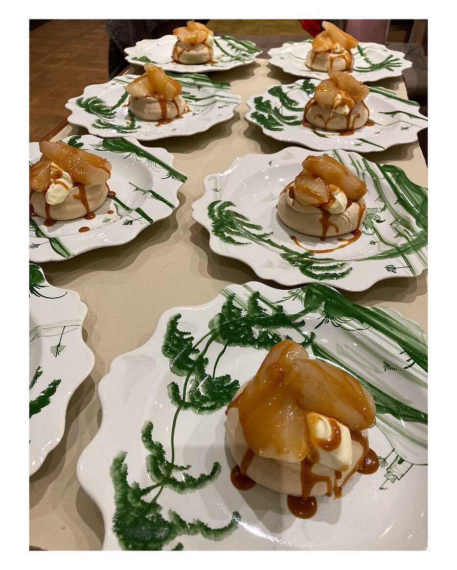 Brown sugar pavlova, spiced poached pears and pear caramel

#pudding #pavlova #pear #caramel #engagementparty #london #privatechef #catering #party #bookacook #chefsofinstagram #eeeeeats #foodstagram #seasonal #pastrychef