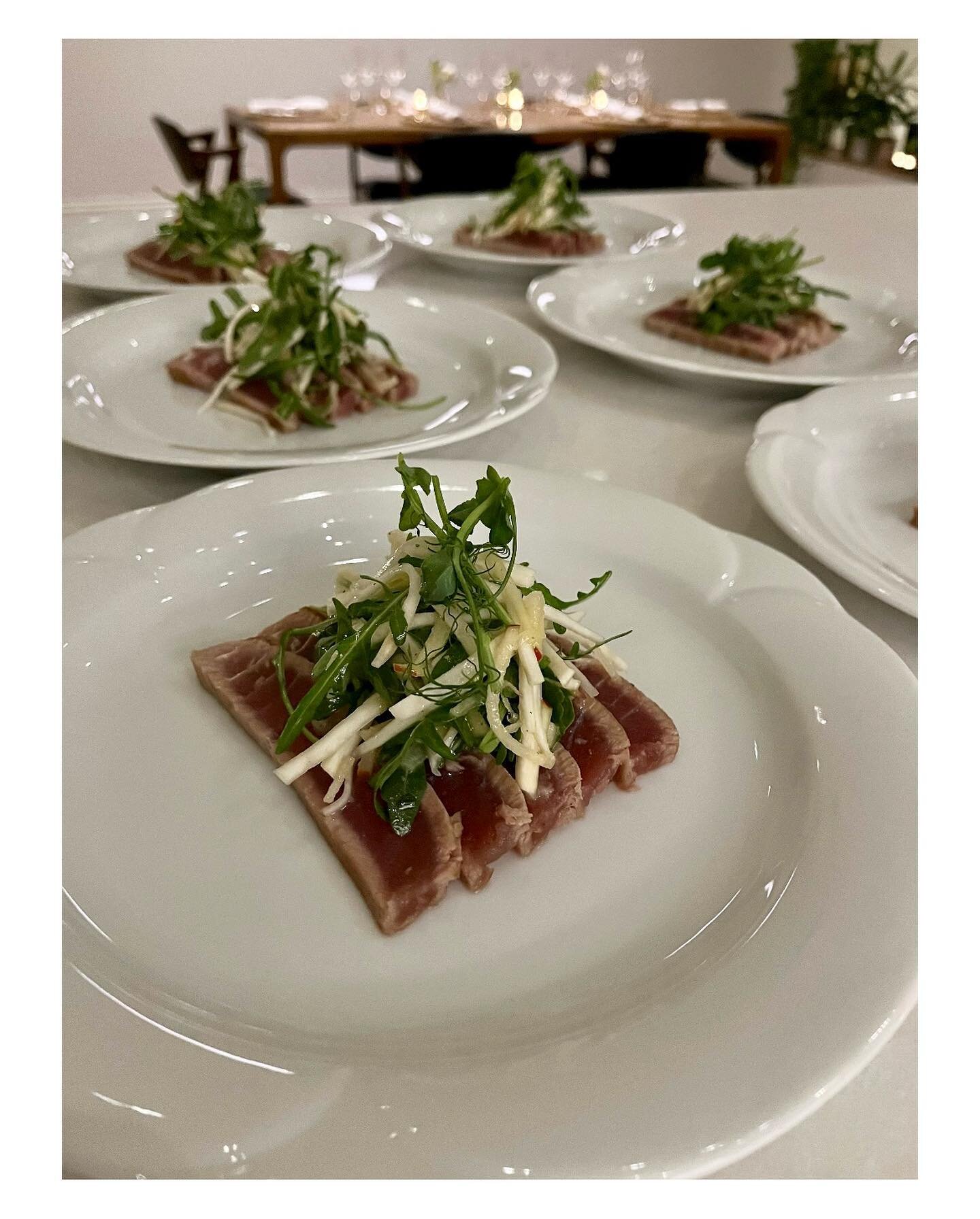 Seared tuna w/ white balsamic, celeriac and apple

#tuna #starter #celeriac #whitebalsamic #dinnerparty #london #spring #entertaining #privatechef #catering #pescatarian #chefsofinstagram #goodfood #foodstagram #eeeeeats #westlondon