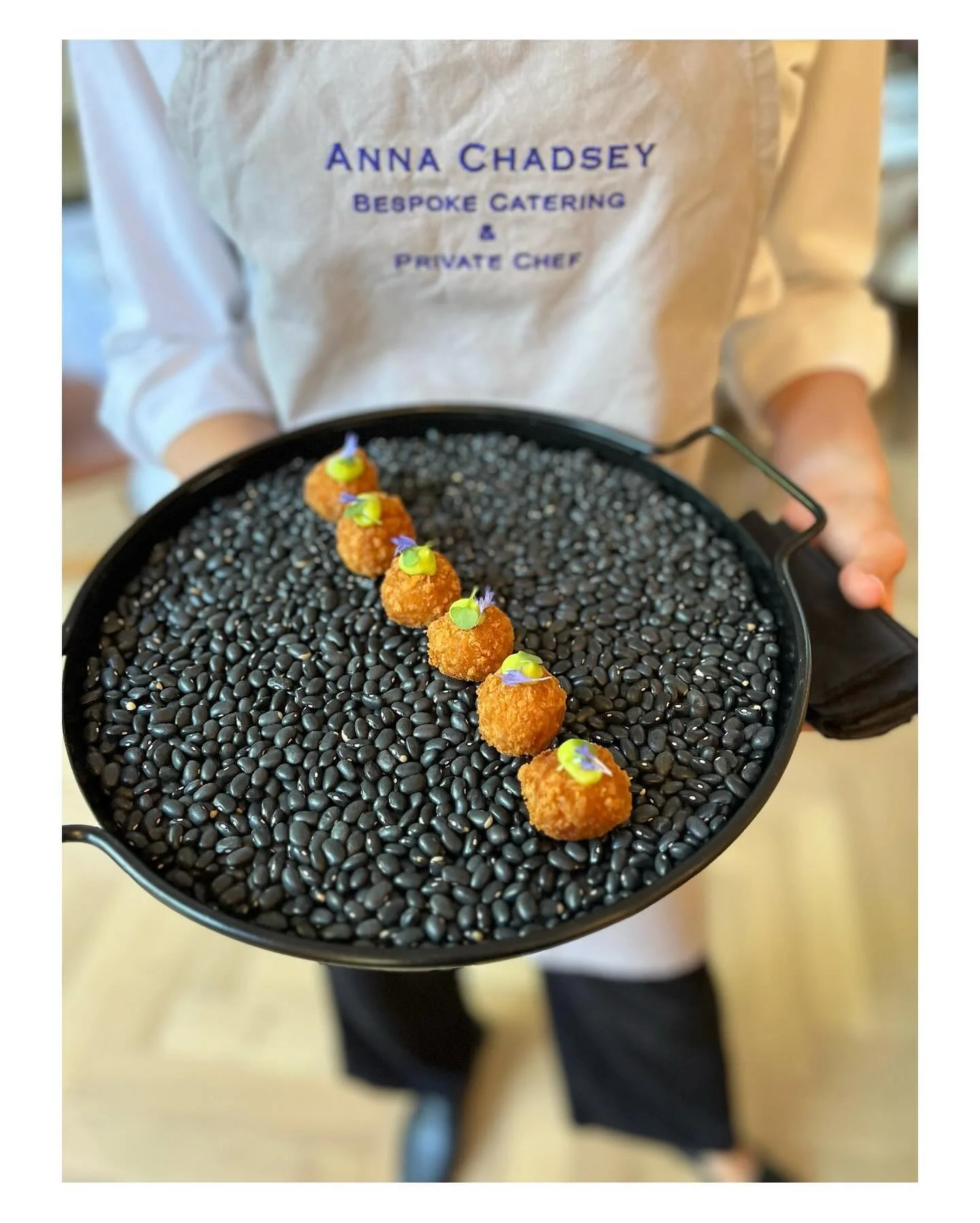 Summer on a plate🌞Sundried tomato and basil arancini

#arancini #summer #sundriedtomatoes #basil #canapes #party #cocktails #london #nibbles #goodfood #chefsofinstagram #caterer #privatechef #sw6 #eeeeeats