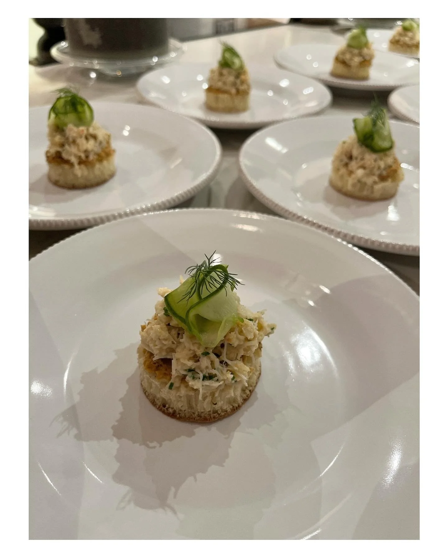 Dressed crab, fennel, apple, pickled cucumber

#crab #crumpet #starter #seafood #dinnerparty #privatechef #caterer #eeeeeats #goodfood #christmas #entertaining #chefsofinstagram #party