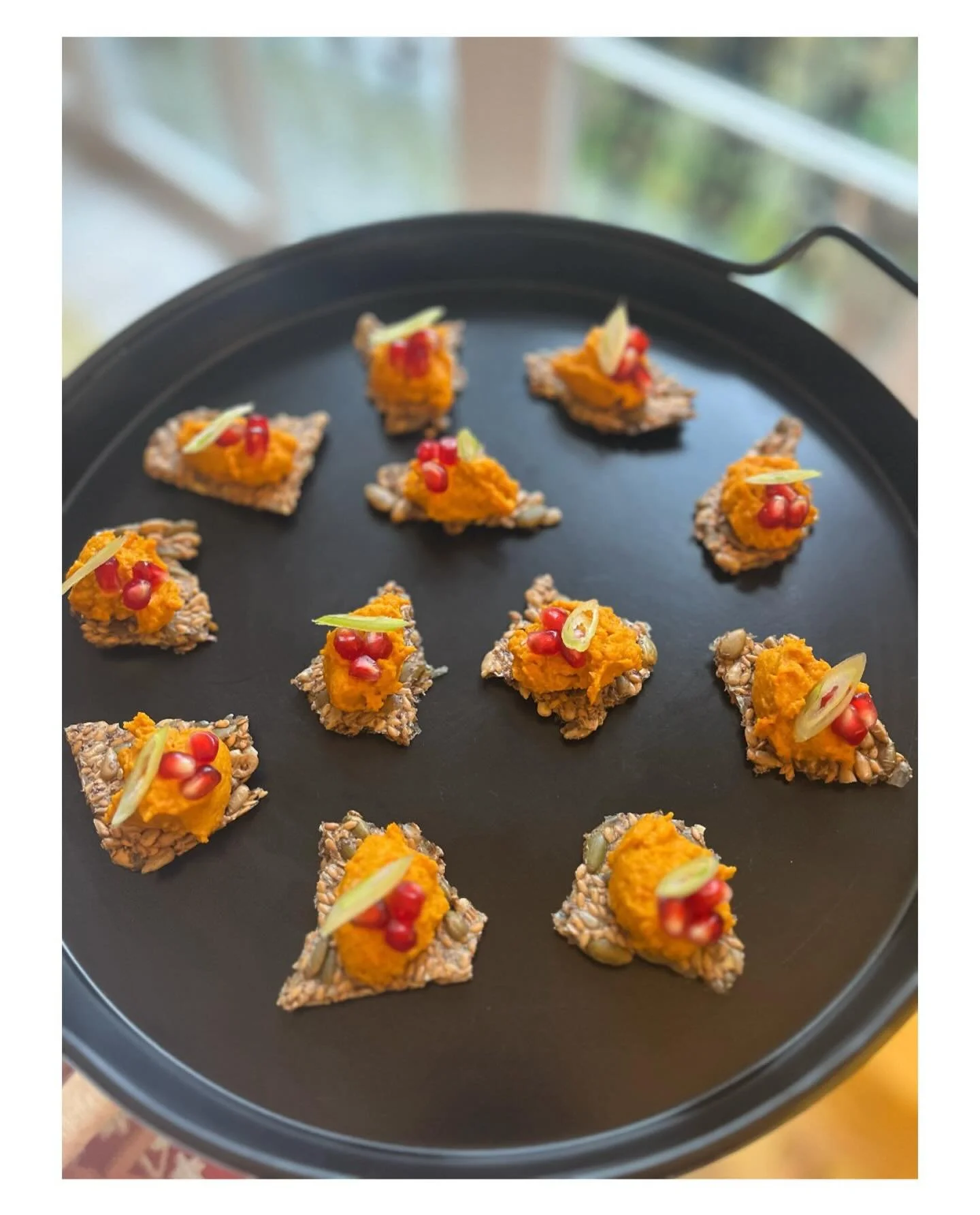 Spiced carrot hummus w/ pomegranate and seed cracker

#newyear #canape #vegan #glutenfree #party #privatechef #catering #london #goodfood #chefsofinstagram