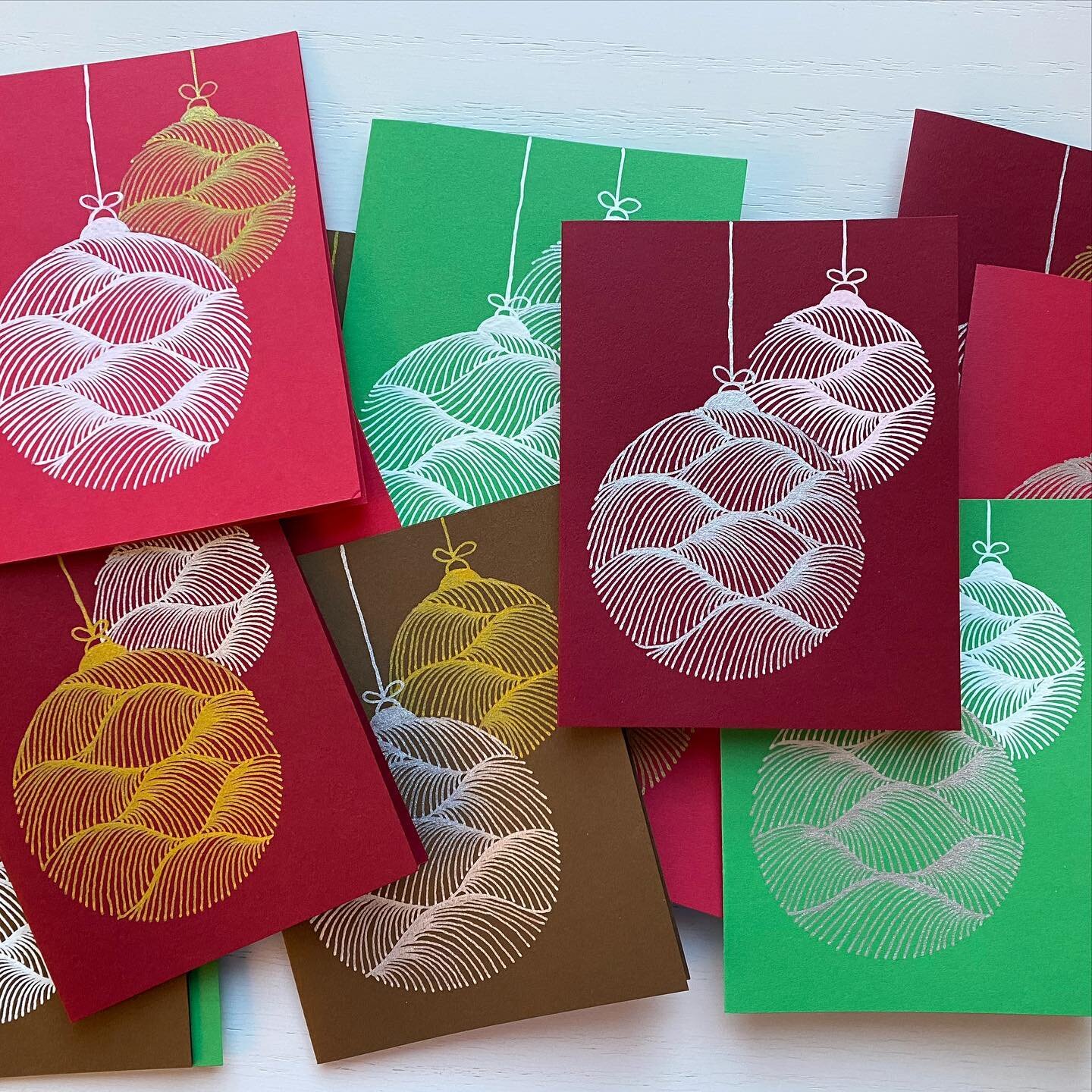 Some fun holiday crafting with inspo from @hersarong

#lineart #geometricart #giftideas #christmascards #createeveryday