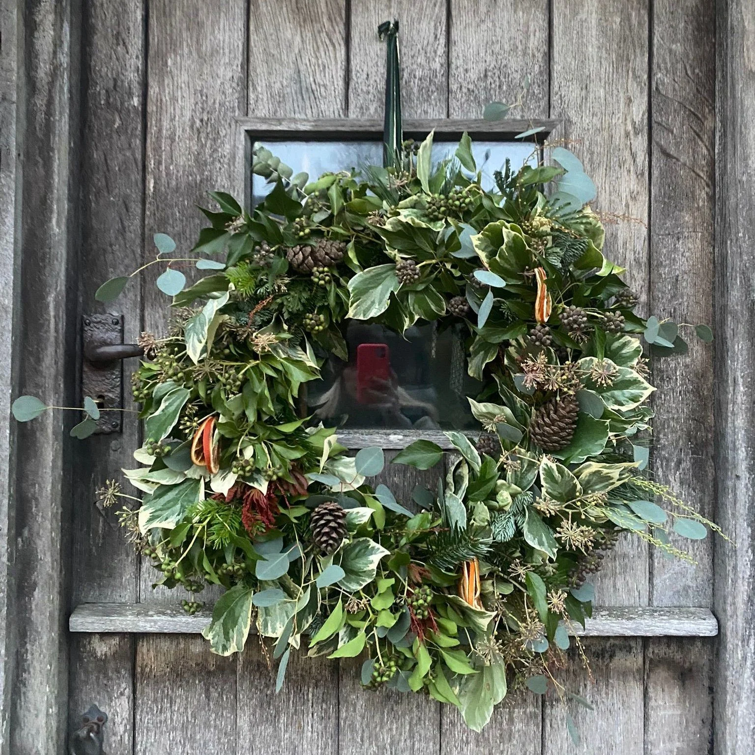 There will be a lovely selection of Holly's Christmas wreaths to buy at the Markbeech Winter Fair this Saturday.  Beautiful, natural, locally sourced foliage just right to adorn your doors this Advent.

Markbeech Winter Fair at The Barn, Falconhurst 