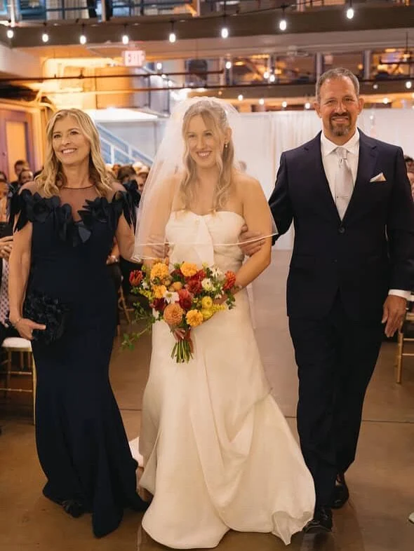 ✨Something old, something new, something perfectly tailored just for you. 

Beautiful bride Caroline @carolinee_jamie found her early aughts vintage silk organza couture wedding gown at Maybelle, and we poured all our love (and skill!) into making it