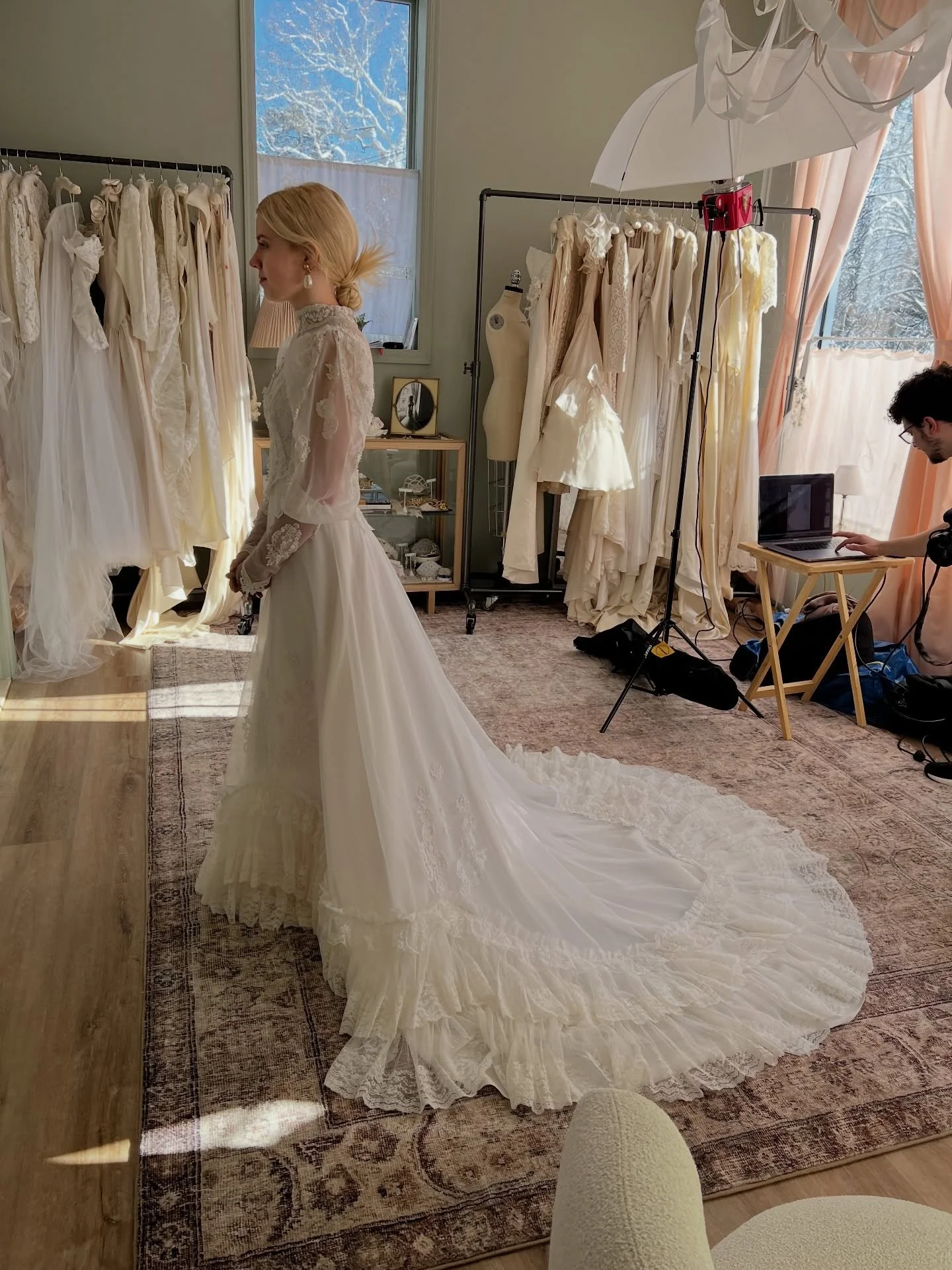 A few unedited moments from yesterday&rsquo;s shoot. ✨ People often ask if I look for designer labels when I&rsquo;m out in the world. The truth? While many of my pieces are designer, I&rsquo;m not looking at the tag&mdash;I&rsquo;m looking at the cr